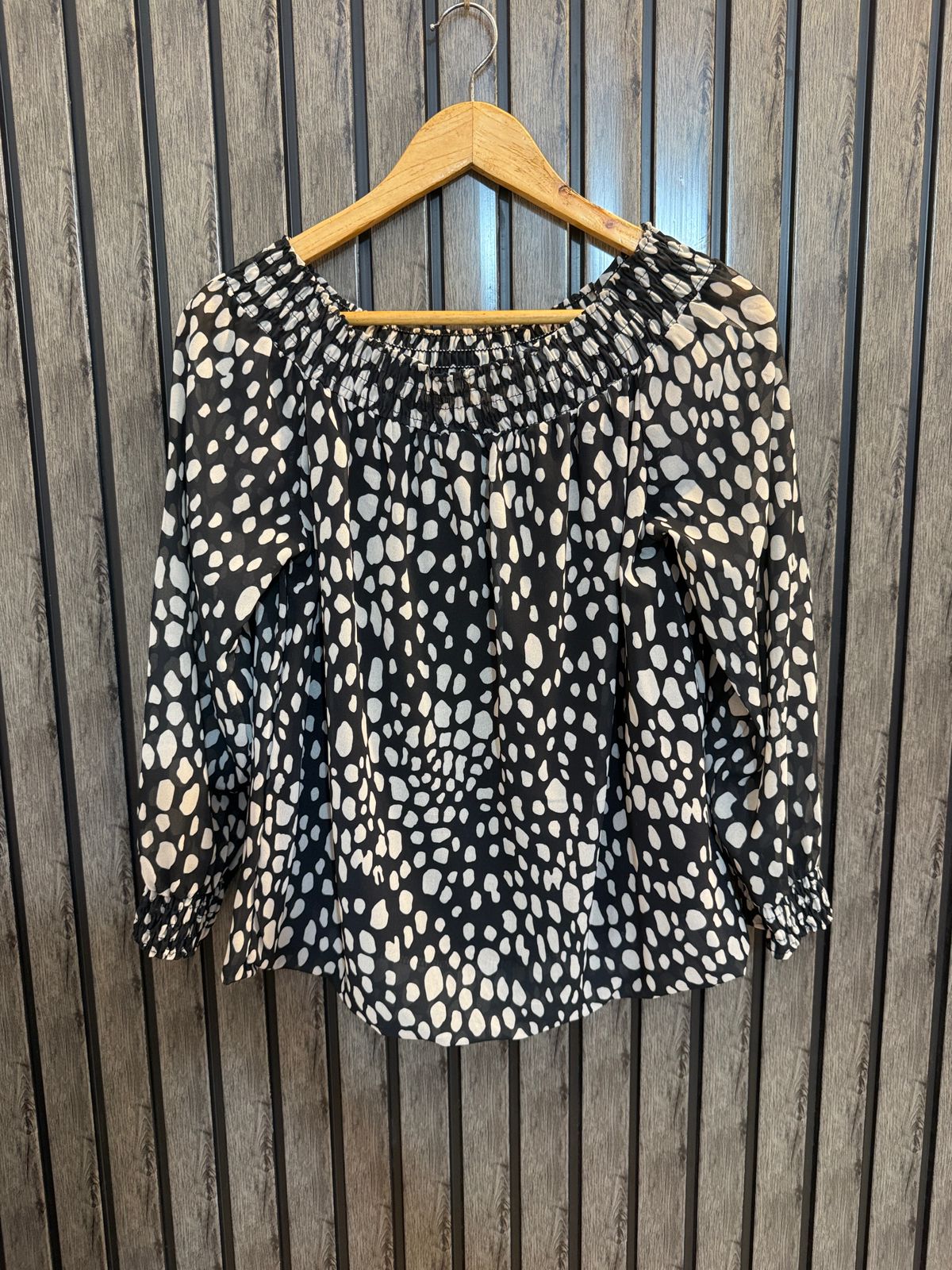 Chest 20  Length 22  Fabric Chiffon Modern Minimalist Western Top