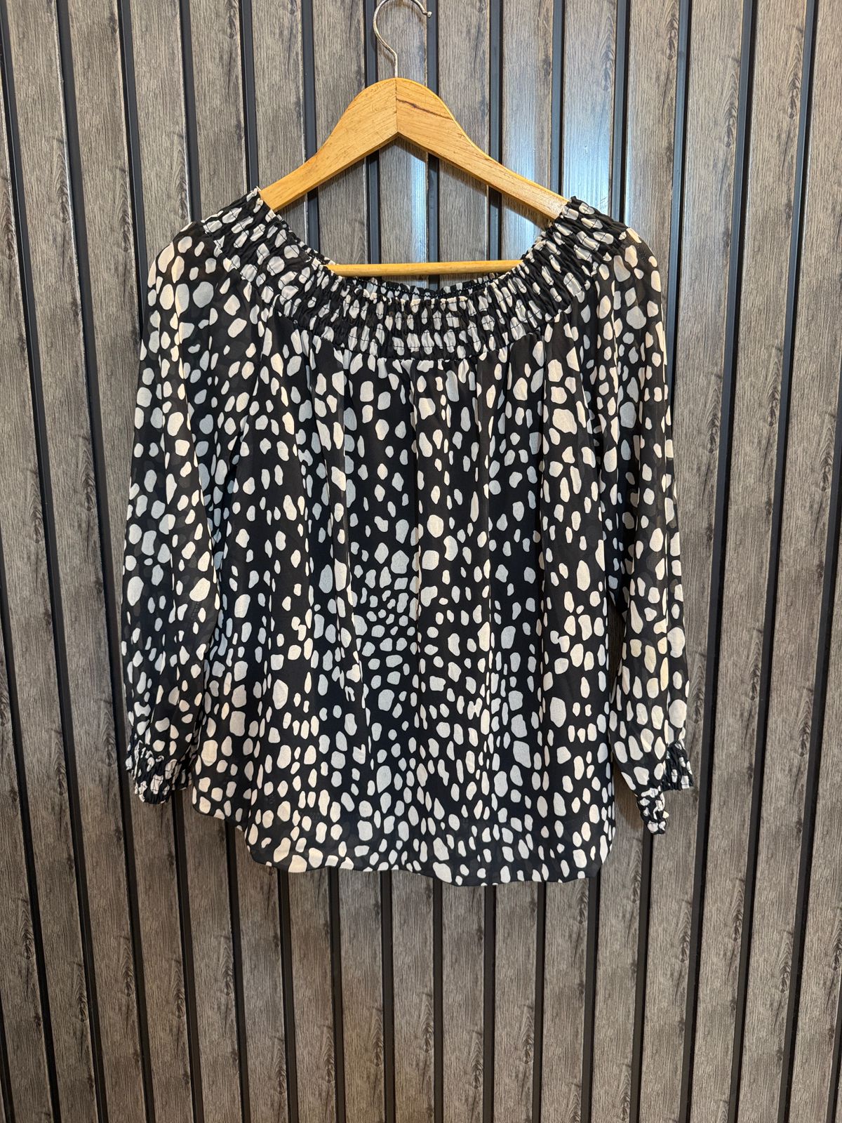 Chest 20  Length 22  Fabric Chiffon Modern Minimalist Western Top