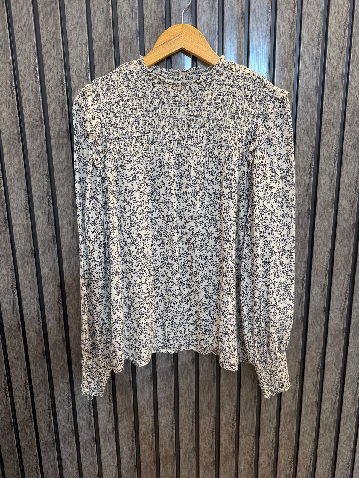 Chest 21  Length 25  Fabric Rayon Modern Minimalist Full Sleeve Top