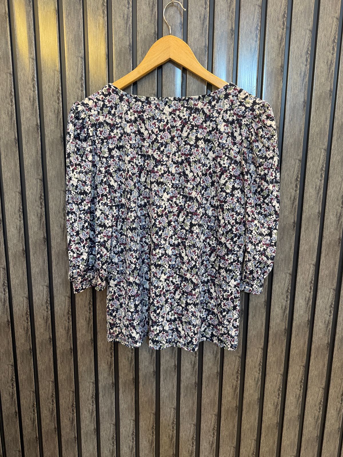 Chest 20  Length 21.5  Fabric Silk Jersey Trendy Full Sleeve Top