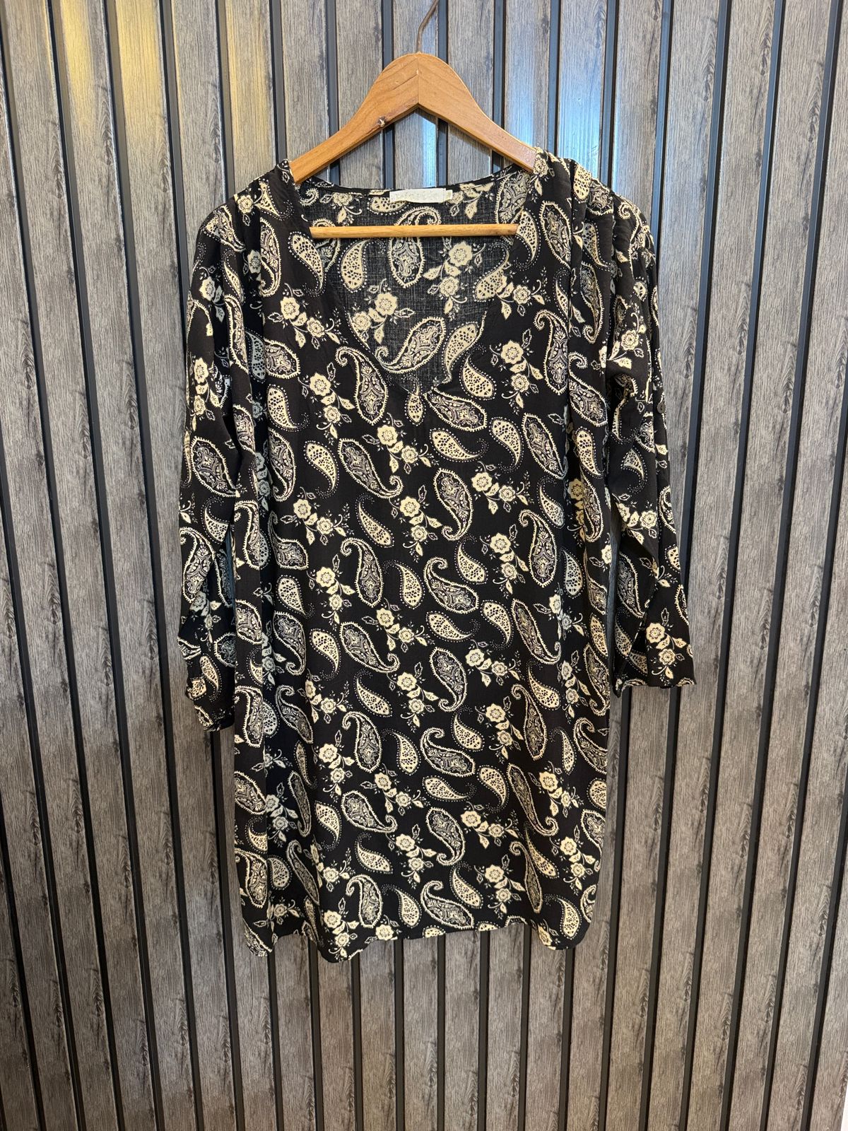 Chest Medium Baggy Style  Length 32  Fabric Linen Classic Full Sleeve Western Top