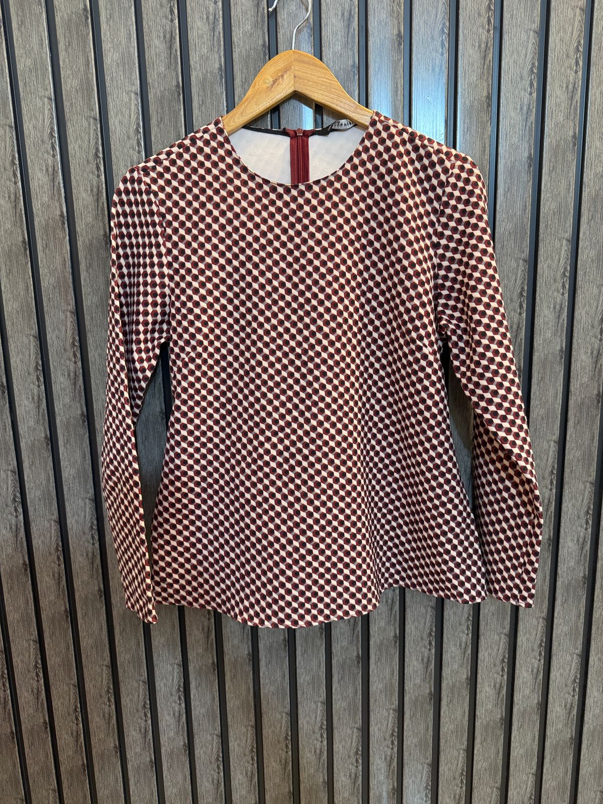 Chest 18  Length 23  Fabric Silk Jersey Chic Full Sleeve Western Top