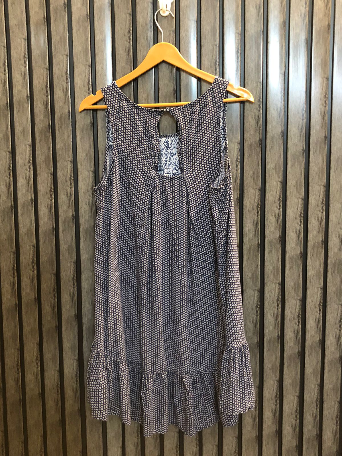 Chest 20  Lenght 32  Fabric linen Minimal Style Sleeveless Tops for Women