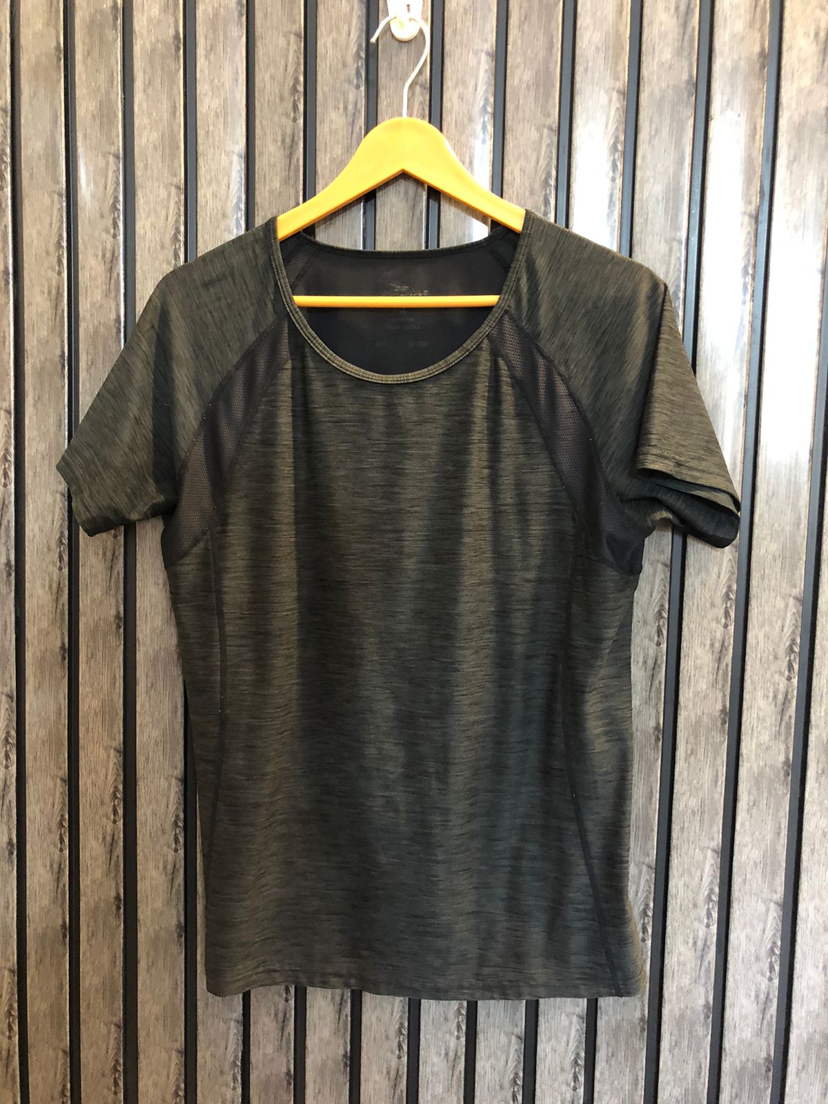 Chest 20  Lenght 24  Branded Women’s T shirt