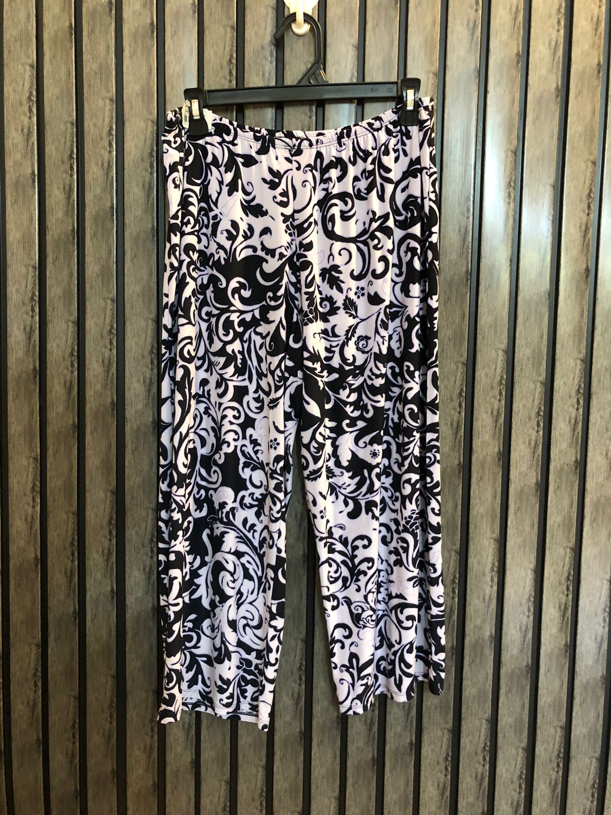 Waist 38 to 40  Lenght 29  Fabric silk jersey Classy Women’s Trousers