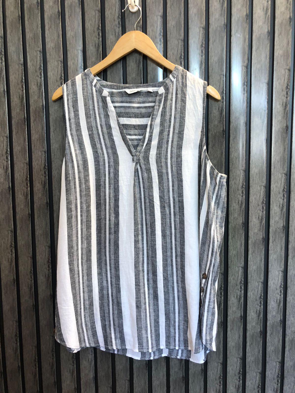 Chest 21  Lenght 29  Fabric linen Smart Casual Sleeveless Tops for Women