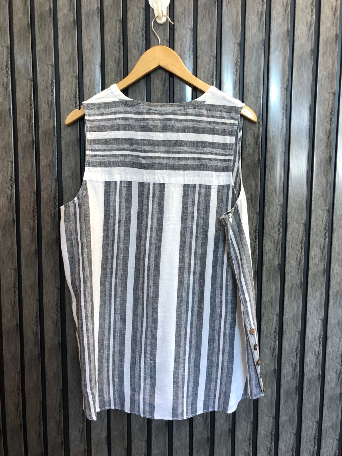 Chest 21  Lenght 29  Fabric linen Smart Casual Sleeveless Tops for Women
