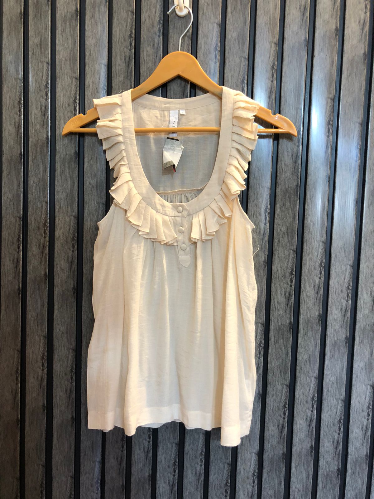 Chest 17  Lenght 23  Fabric chiffon Branded Sleeveless Tops Fashion