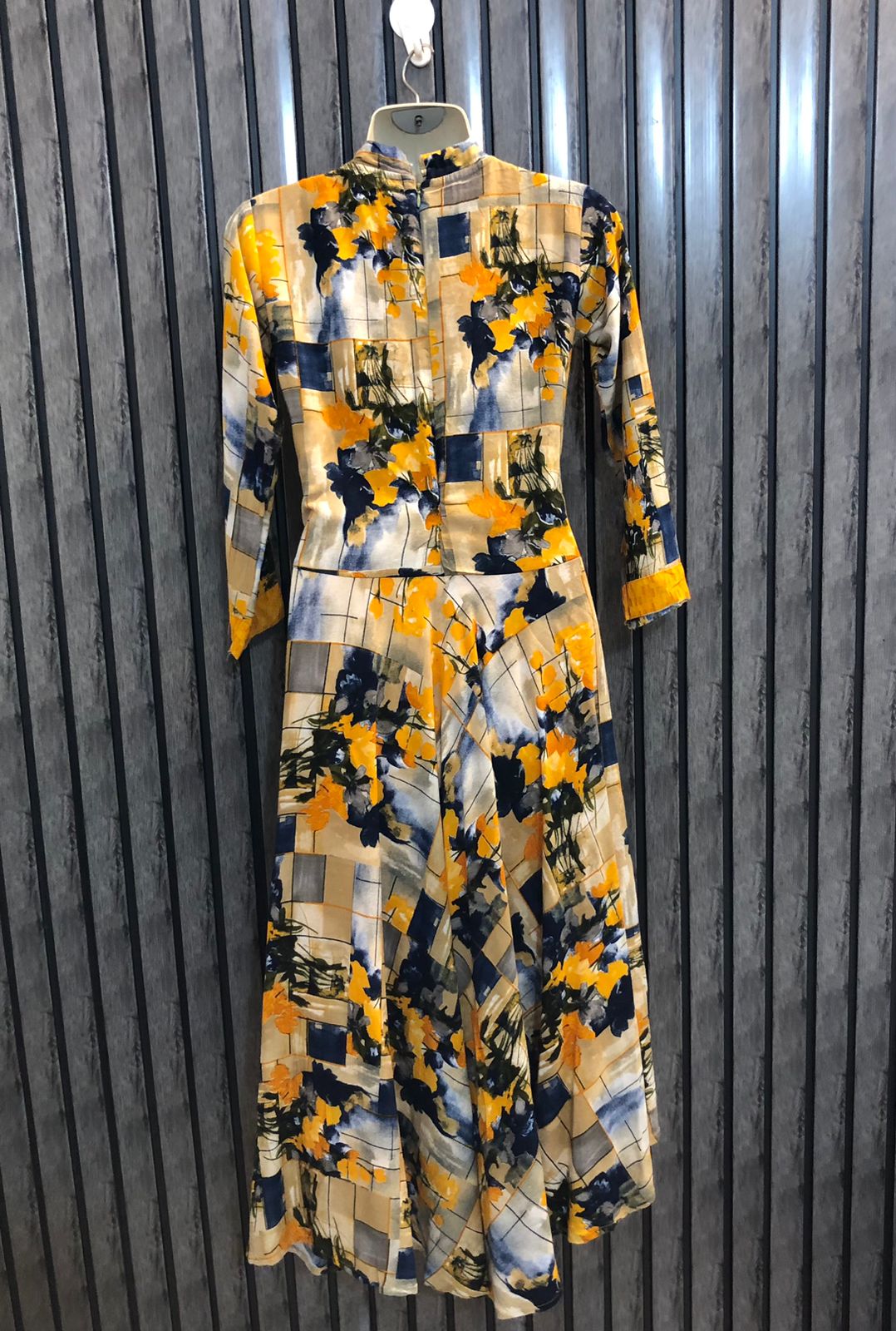 Chest 15.5  Lenght 47  Fabric linen Fashionable Western Maxi Dresses for Ladies