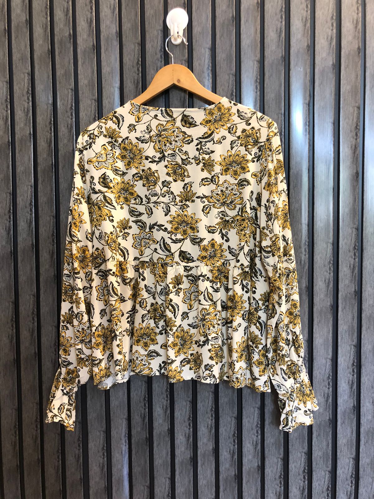 Chest 21  Length 22  Fabric Linen Women's Modern Full Sleeves Top