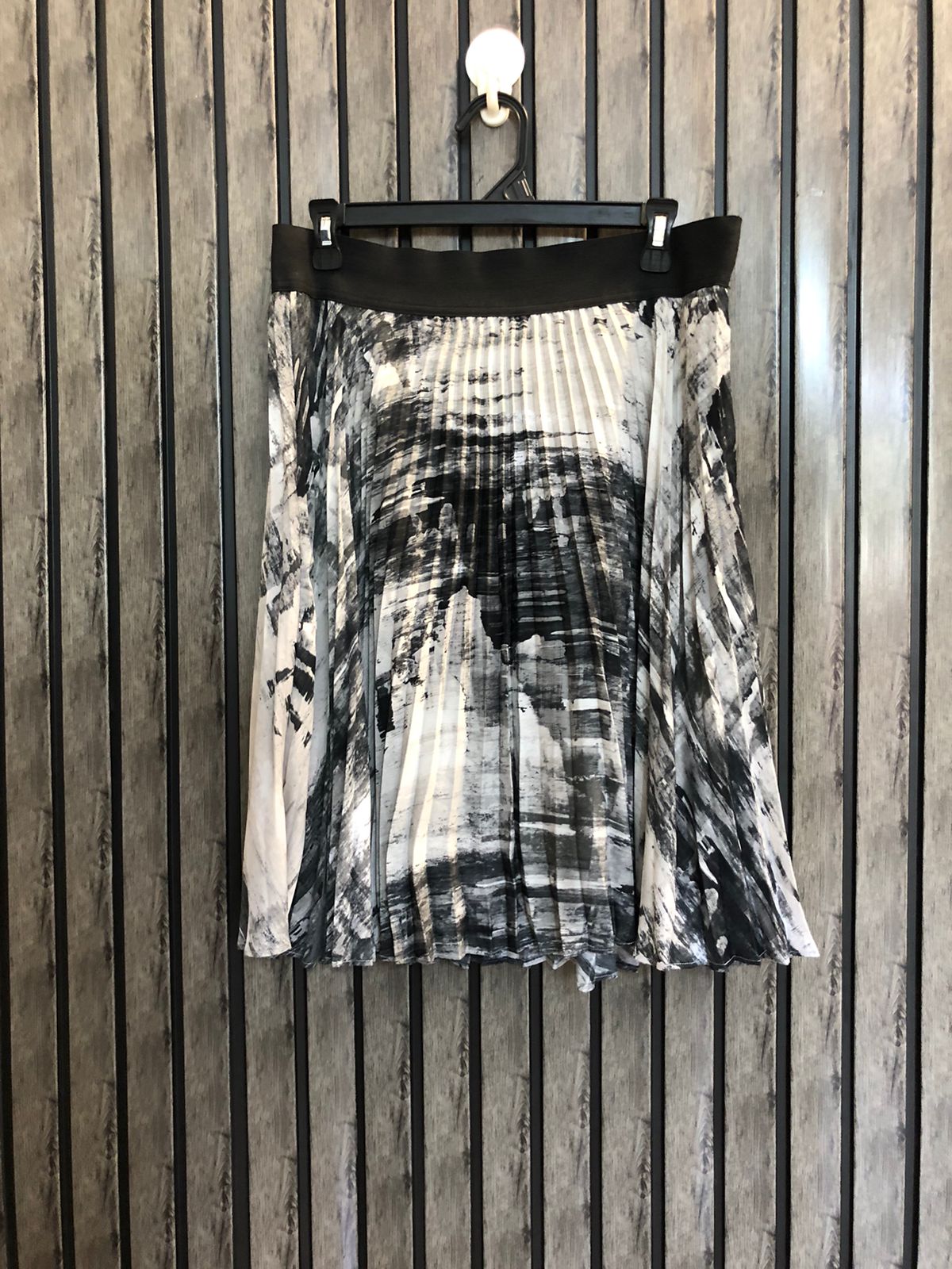 Waist 36  Lenght 23  Fabric silk Urban Chic Skirts
