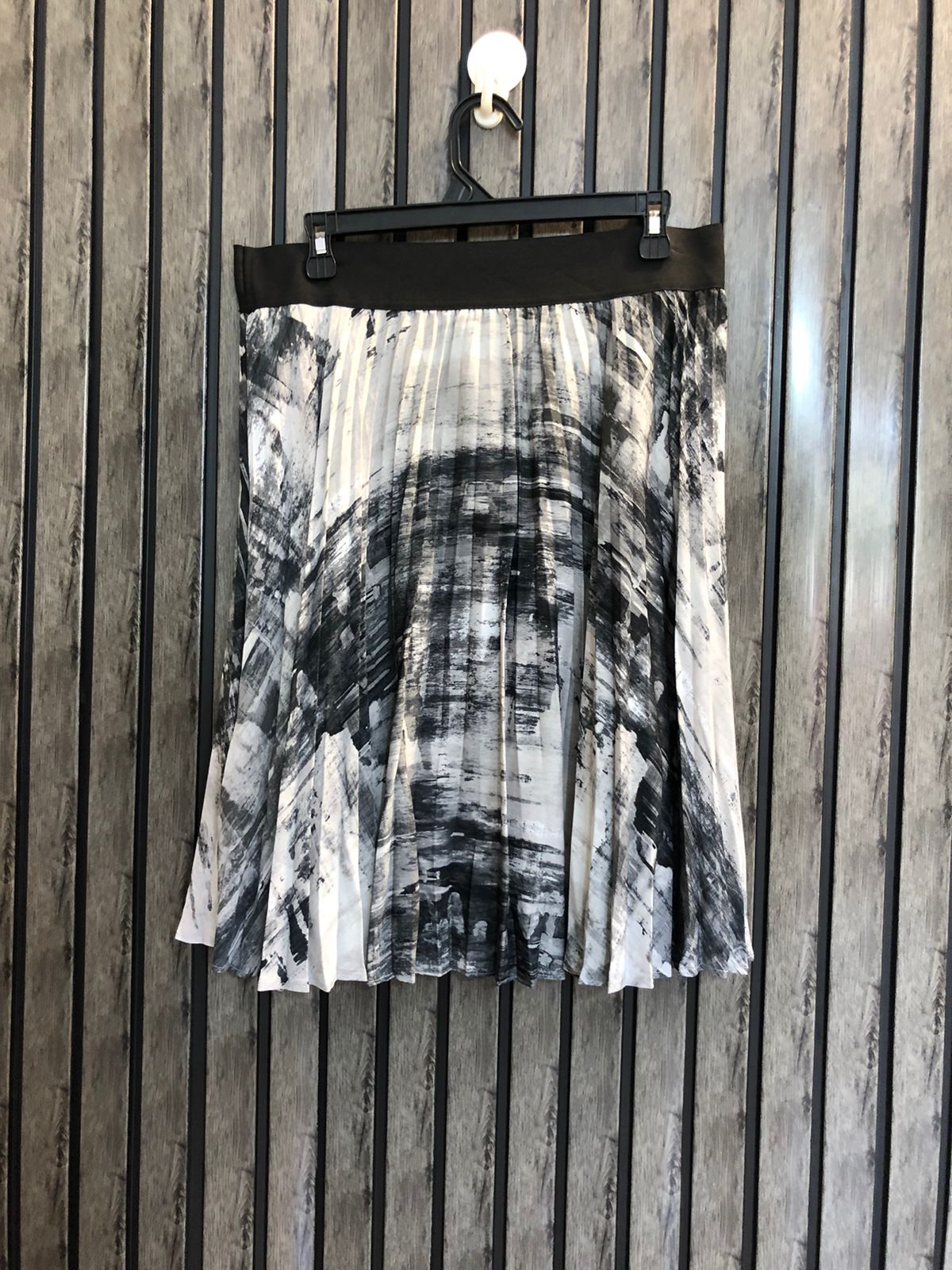 Waist 36  Lenght 23  Fabric silk Urban Chic Skirts