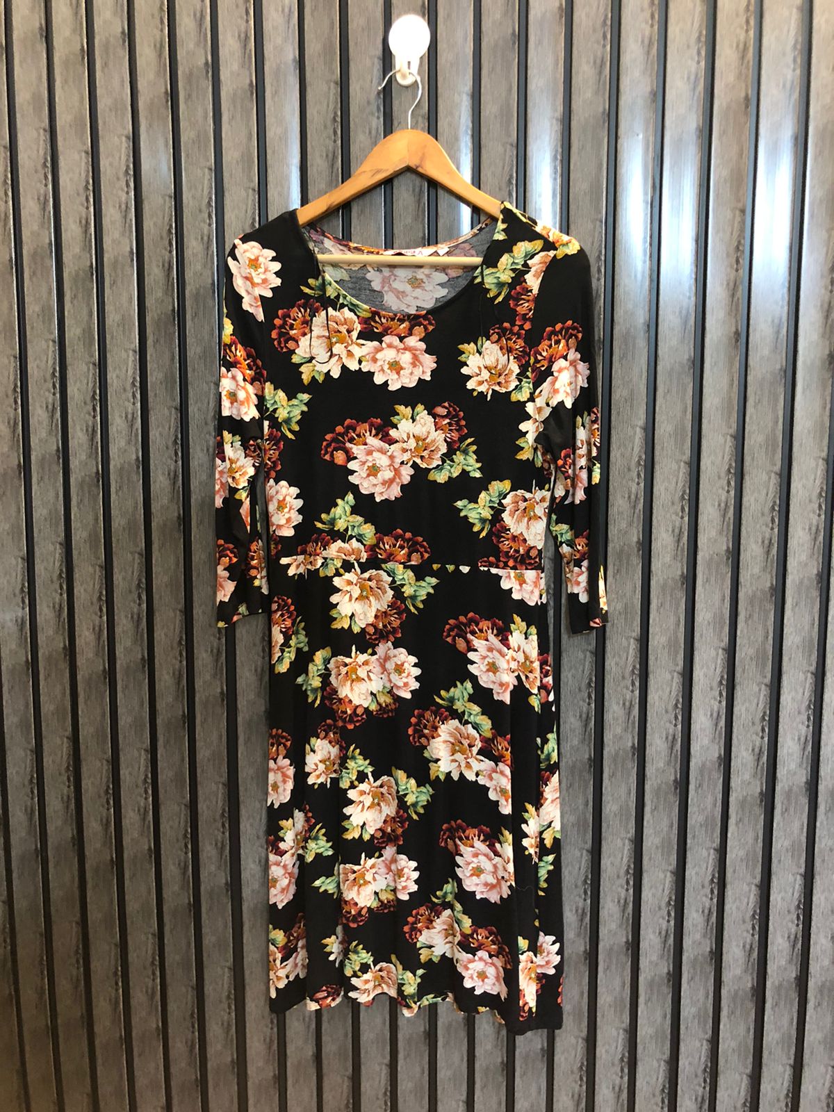 Chest 19  Lenght 38  Fabric jersey Modern Western Fashion Top