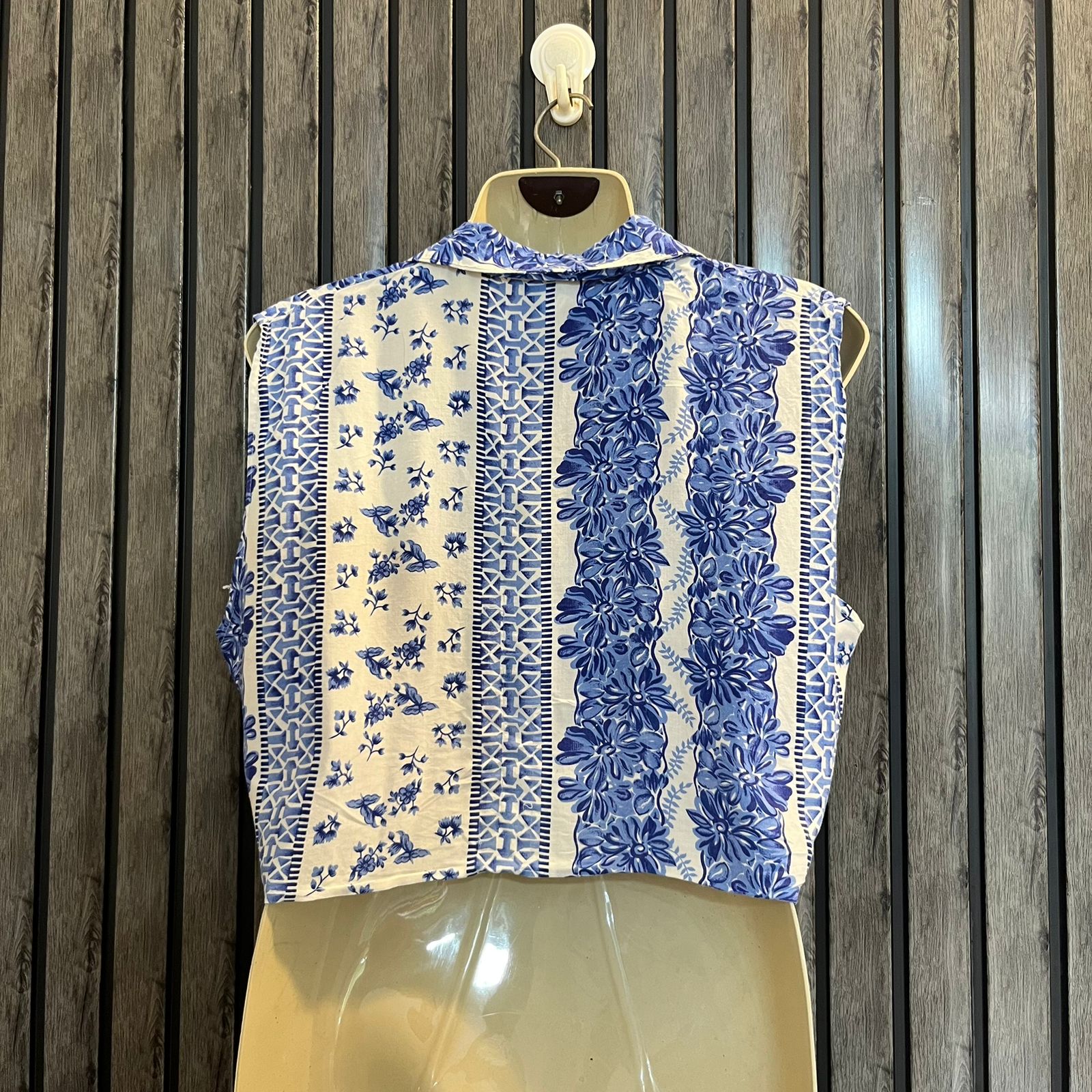 Chest 20  Lenght 15  Fabric linen Women's Trend Collection Crop Top