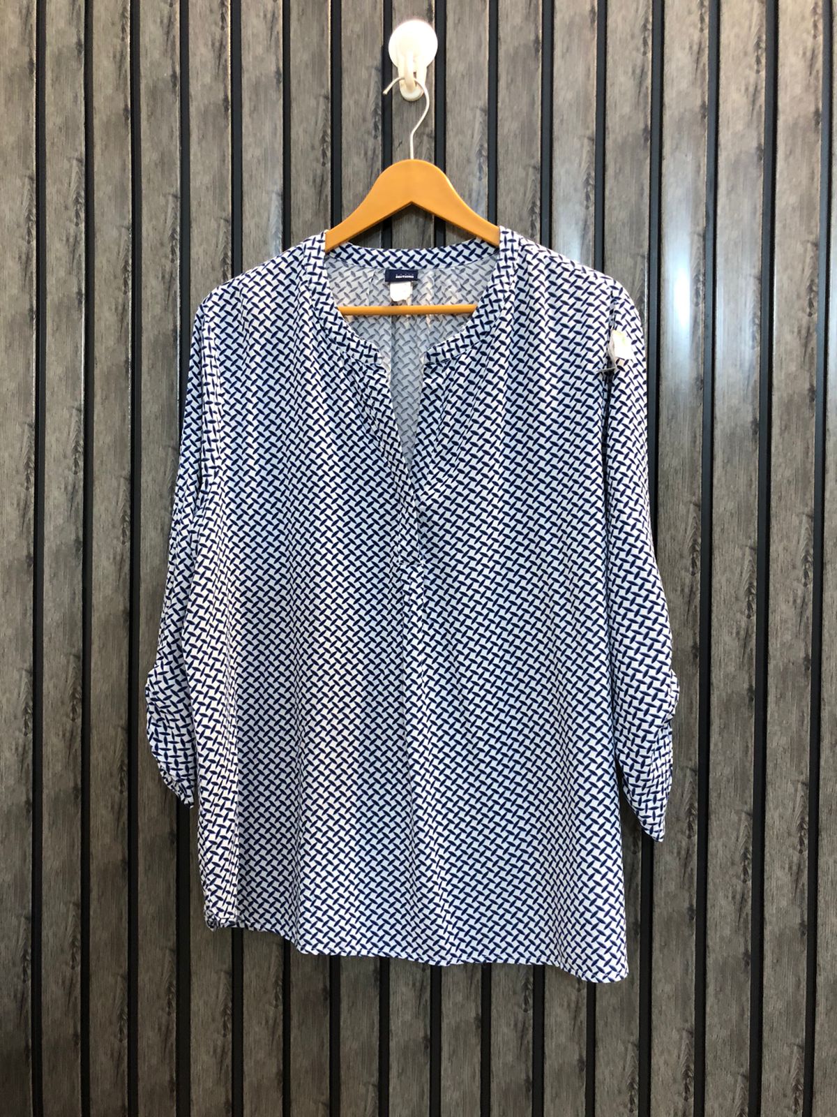 Chest 21  Lenght 26  Fabric linen Elegant Western Full Sleeve Top for Ladies