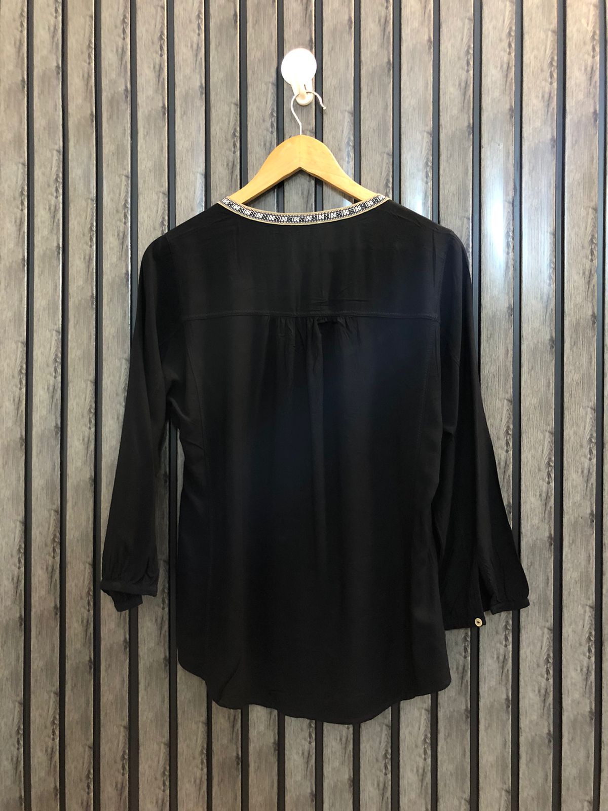 Chest 20  Lenght 26  Fabric linen Women's Classic Western Long Sleeve Top