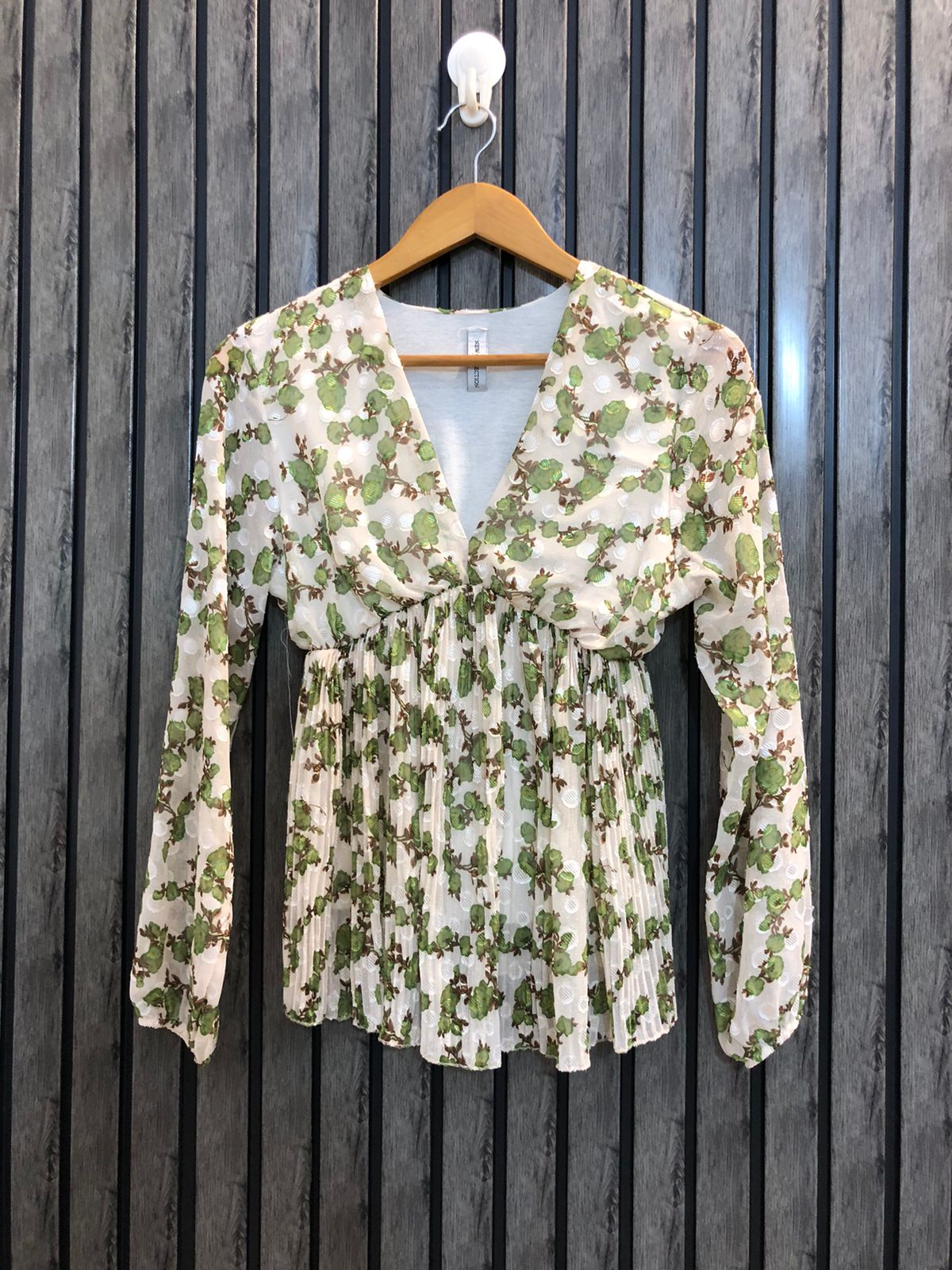 Chest 17  Length 23  Fabric Chiffon Fashion Forward Women's Tops