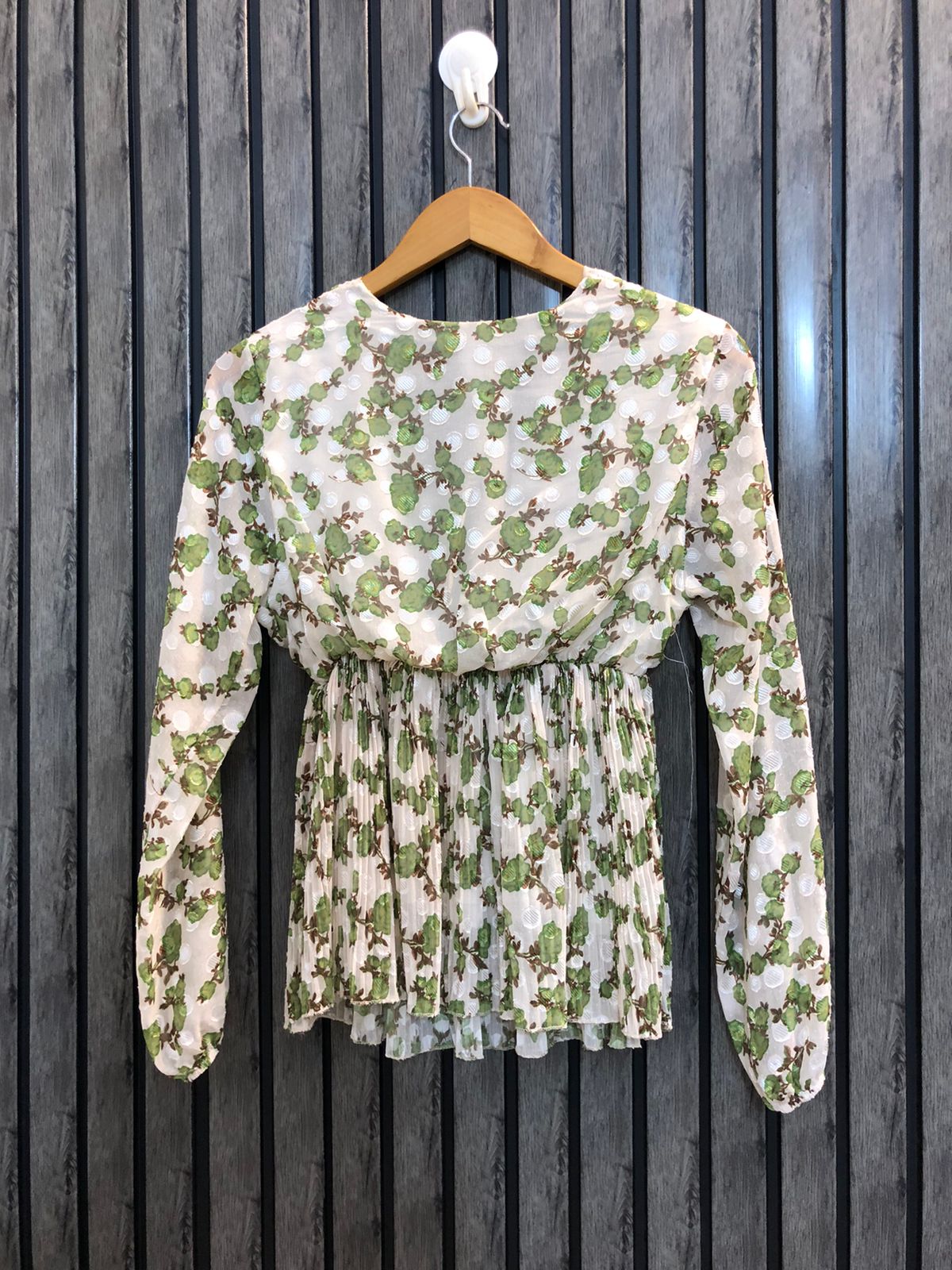 Chest 17  Length 23  Fabric Chiffon Fashion Forward Women's Tops