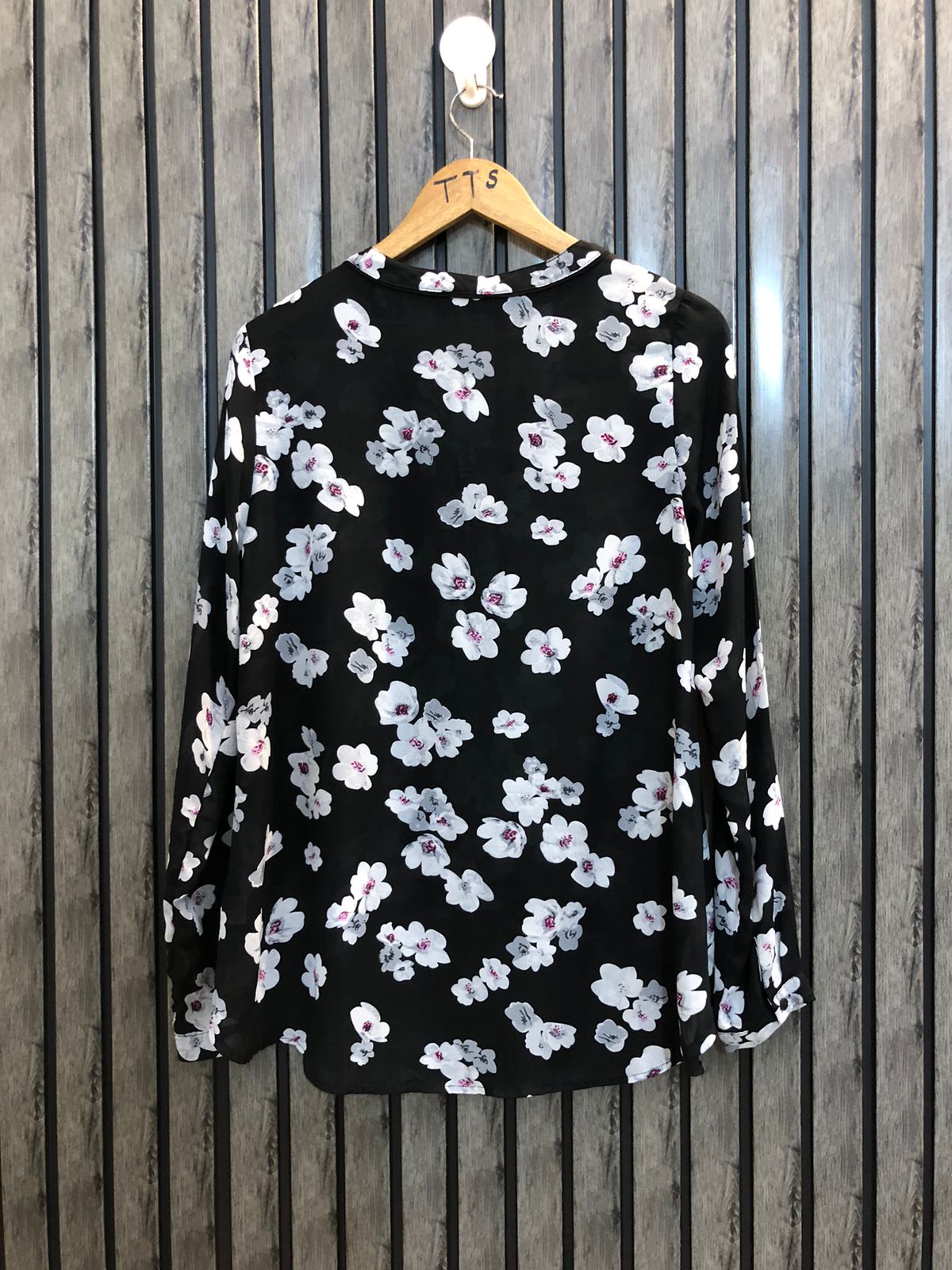 Chest 18  Length 22 To 27  Fabric Chiffon Women's Everyday Full Sleeves Tops
