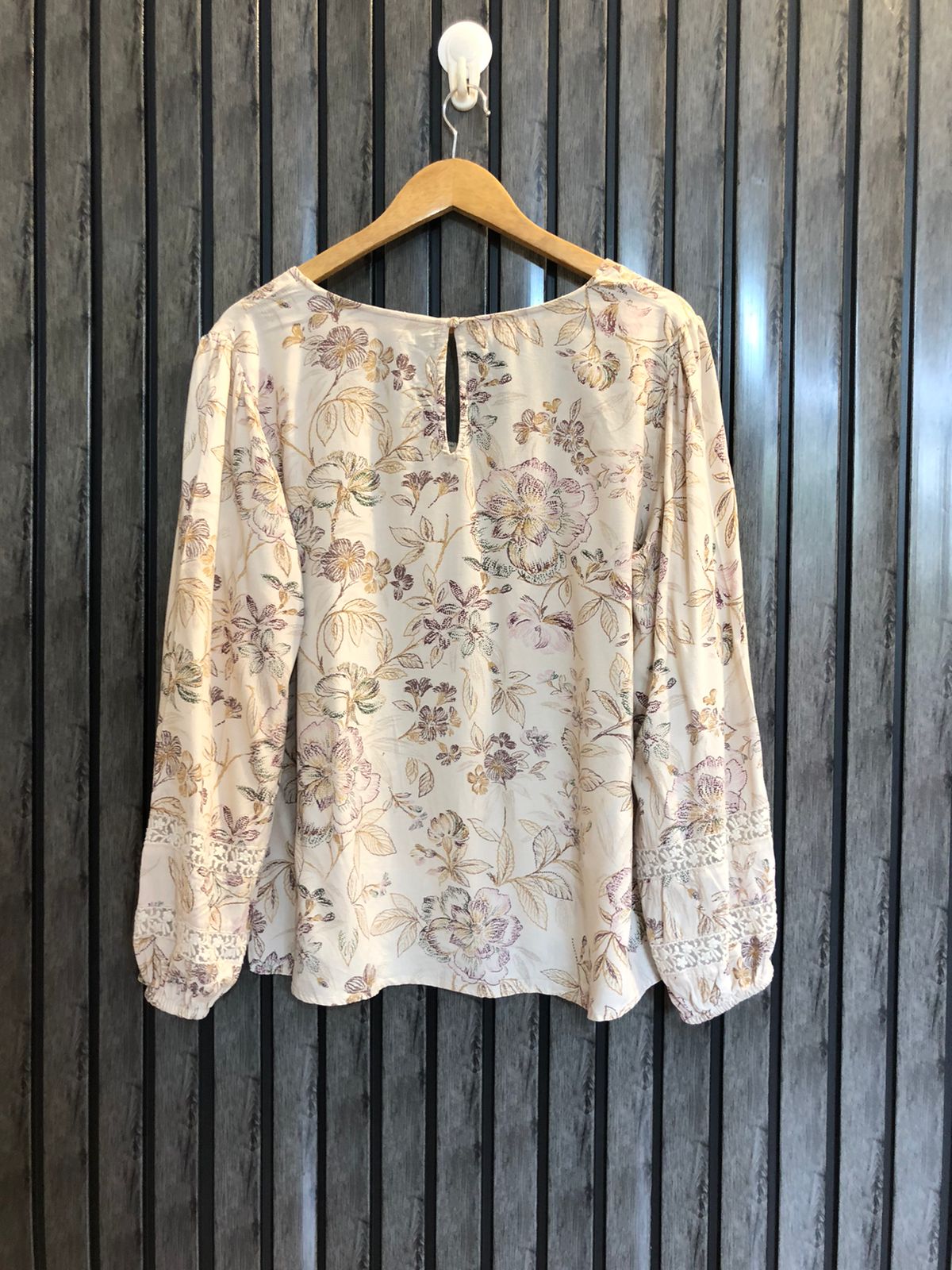 Chest 20  Lenght 21 To 23  Fabric Linen Women's Stylish Cotton Full Sleeve Top