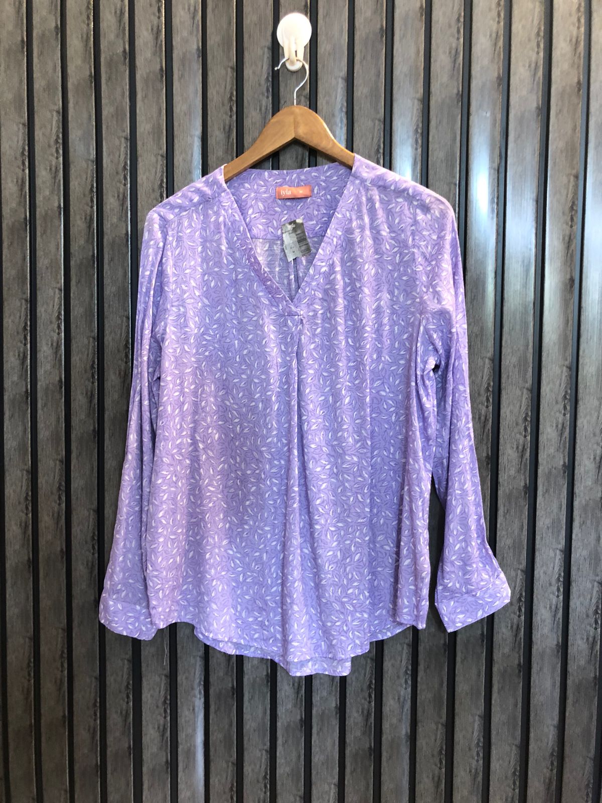 Chest 20  Lenght 25 To 27  Fabric Cotton Silk Branded Women's Chic Full Sleeve Top