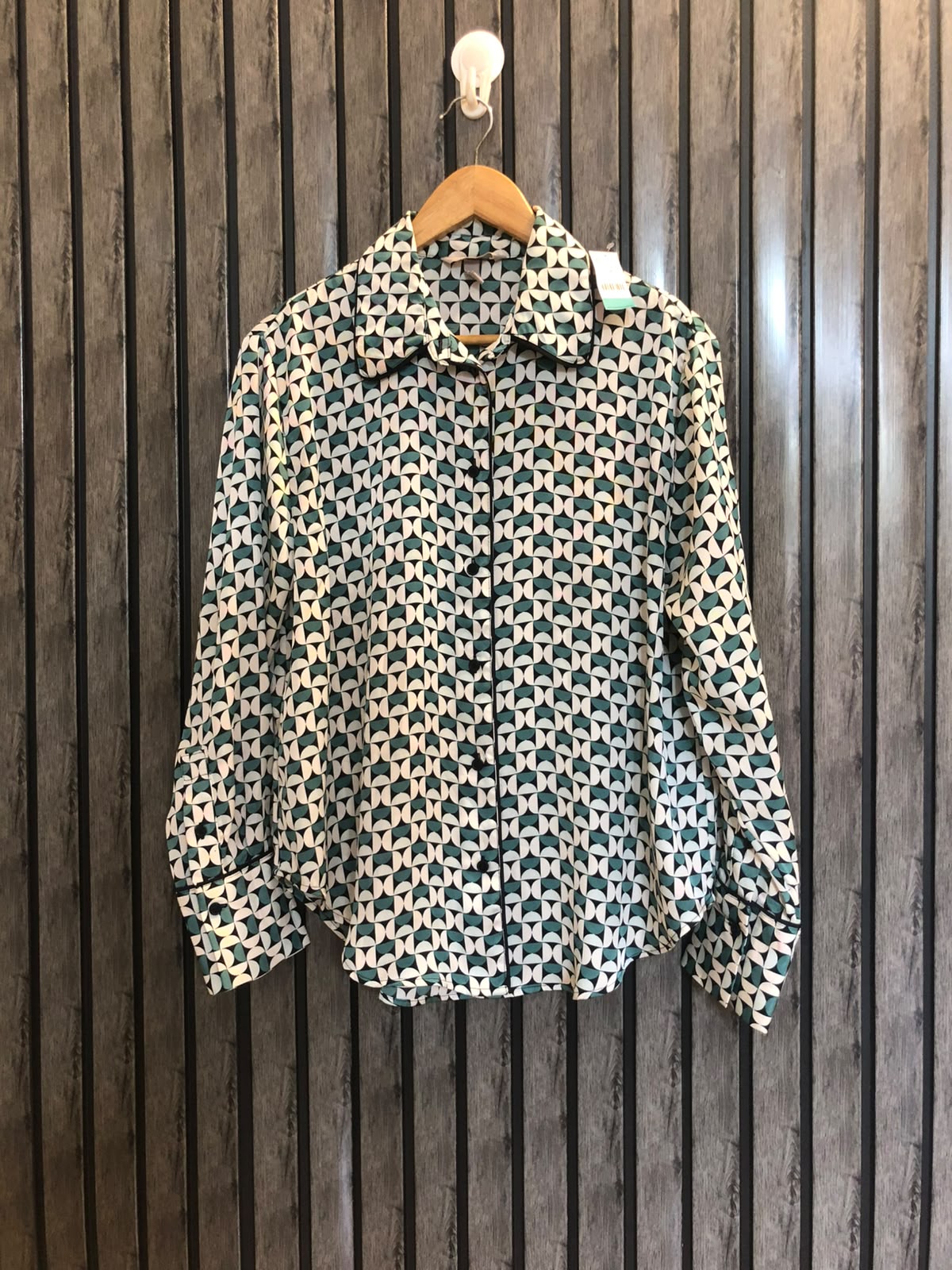 Chest 19  Length 24  Fabric Silk Classic Western Top