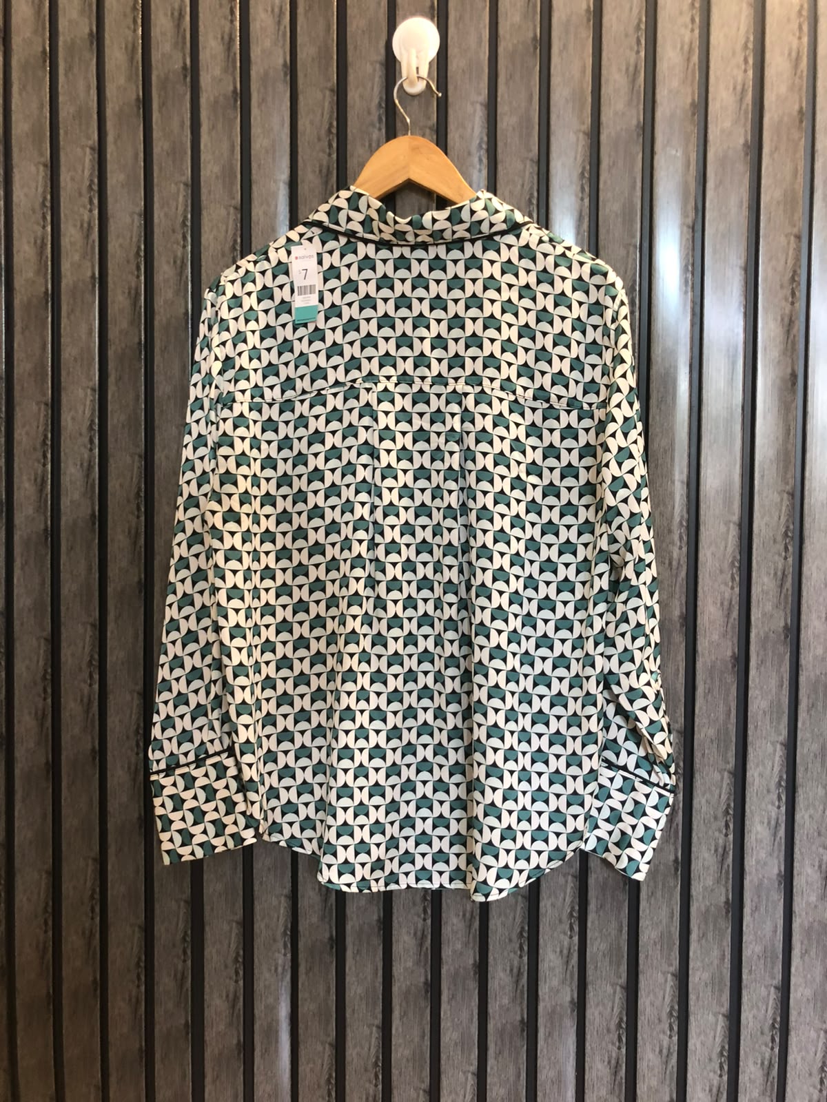 Chest 19  Length 24  Fabric Silk Classic Western Top