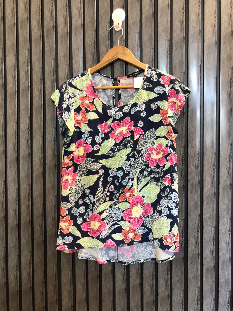 Chest 18  Length 23 to 26  Fabric linen stern Banded Womens Half Sleeve Top