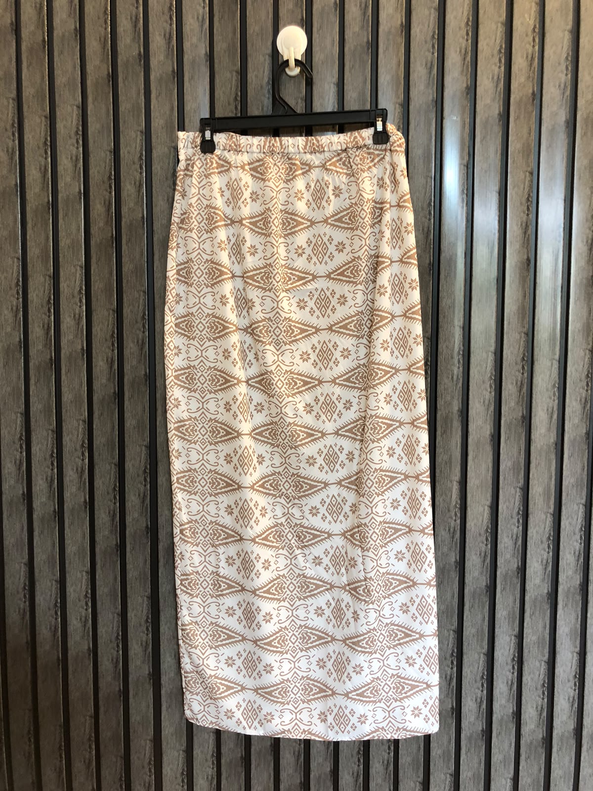 waist 34  Length 38  Fabric silk Chic & Elegant Women's Branded Skirts