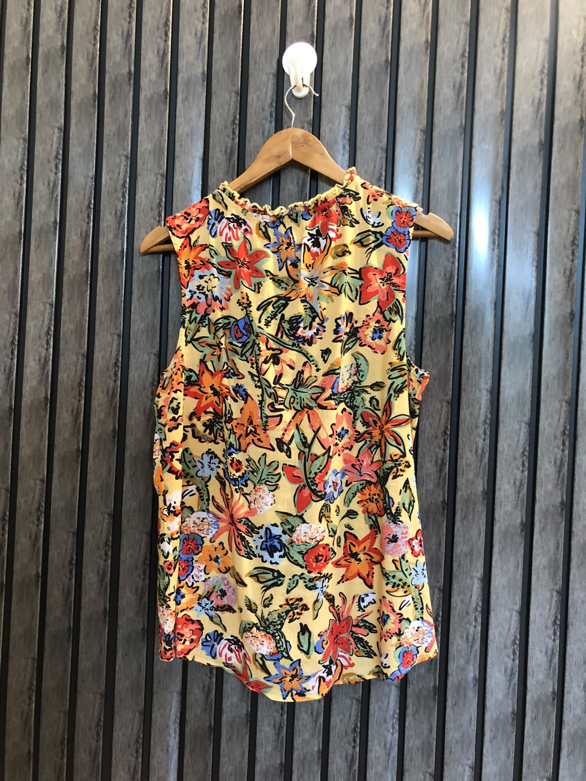 Chest 20  Lenght 25  Fabric linen Trendy Ladies Sleeveless Fashion Tops