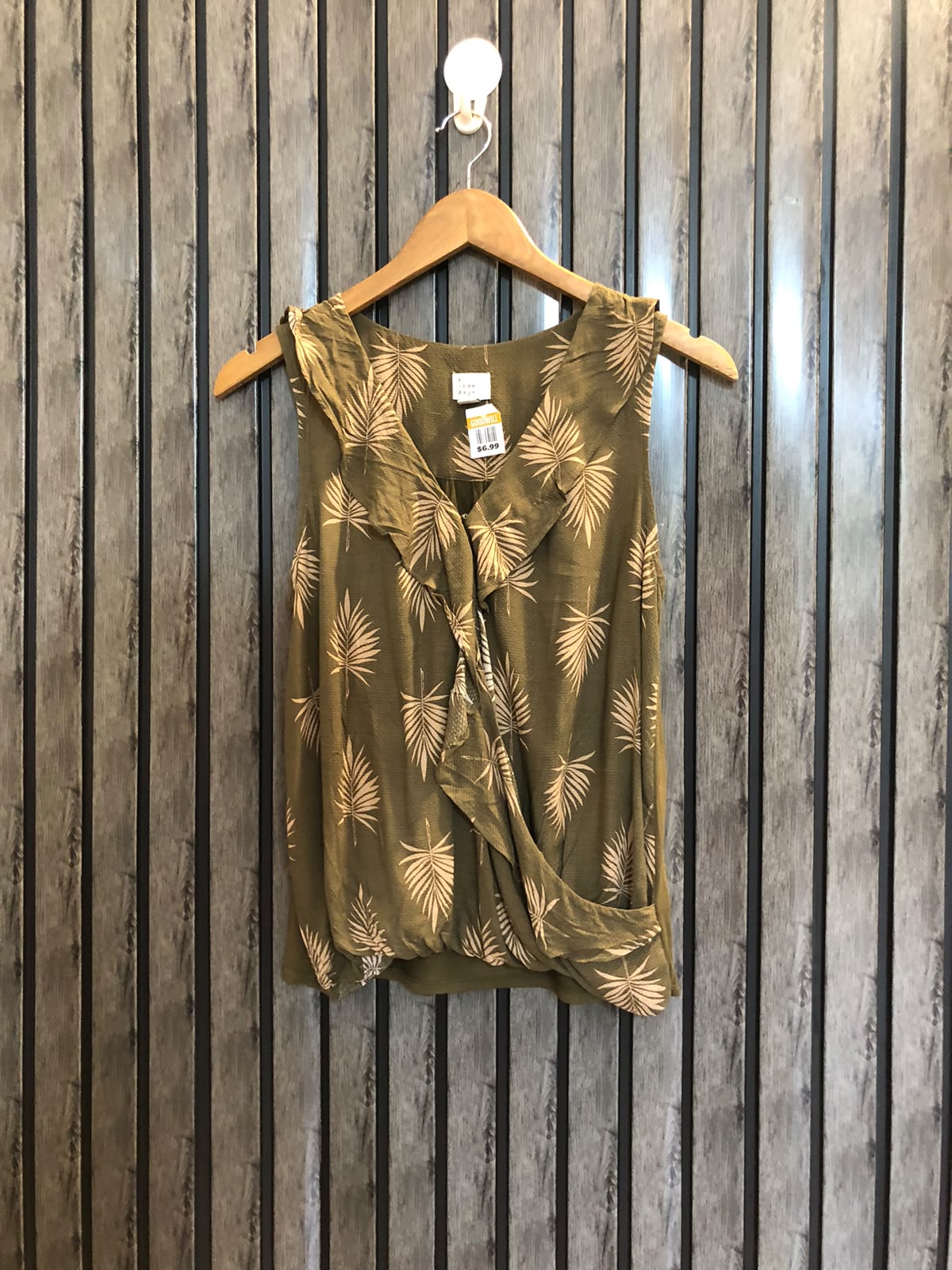 Chest 18  Lenght 20  front fabric linen  back Fabric jersey Fashion-Forward Sleeveless Tops
