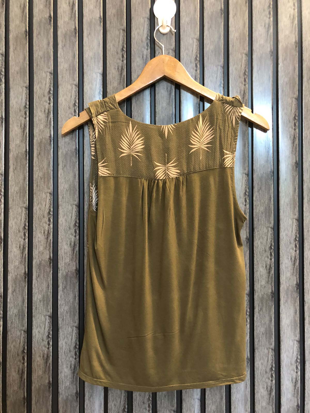 Chest 18  Lenght 20  front fabric linen  back Fabric jersey Fashion-Forward Sleeveless Tops