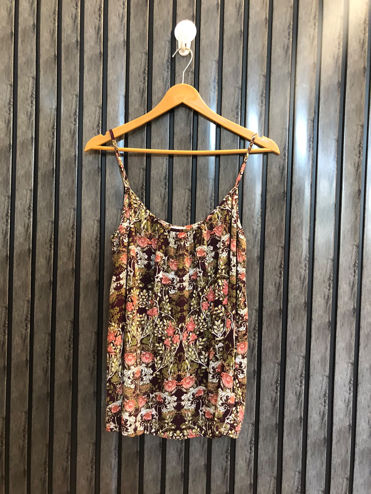 Chest 19  Lenght 24  Fabric linen Premium Ladies Sleeveless Wear