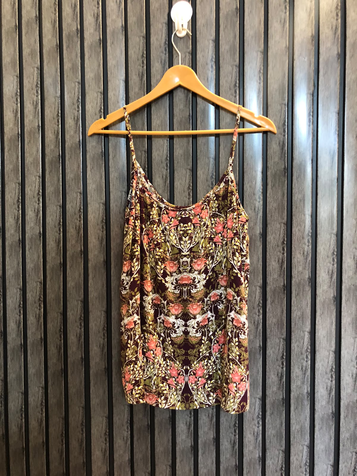 Chest 19  Lenght 24  Fabric linen Premium Ladies Sleeveless Wear