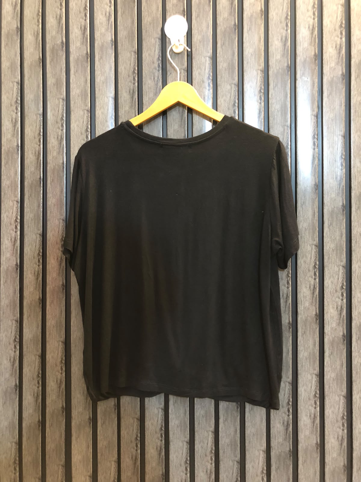Chest medium  baggy style  Lenght 20 The T-Shirt Standard