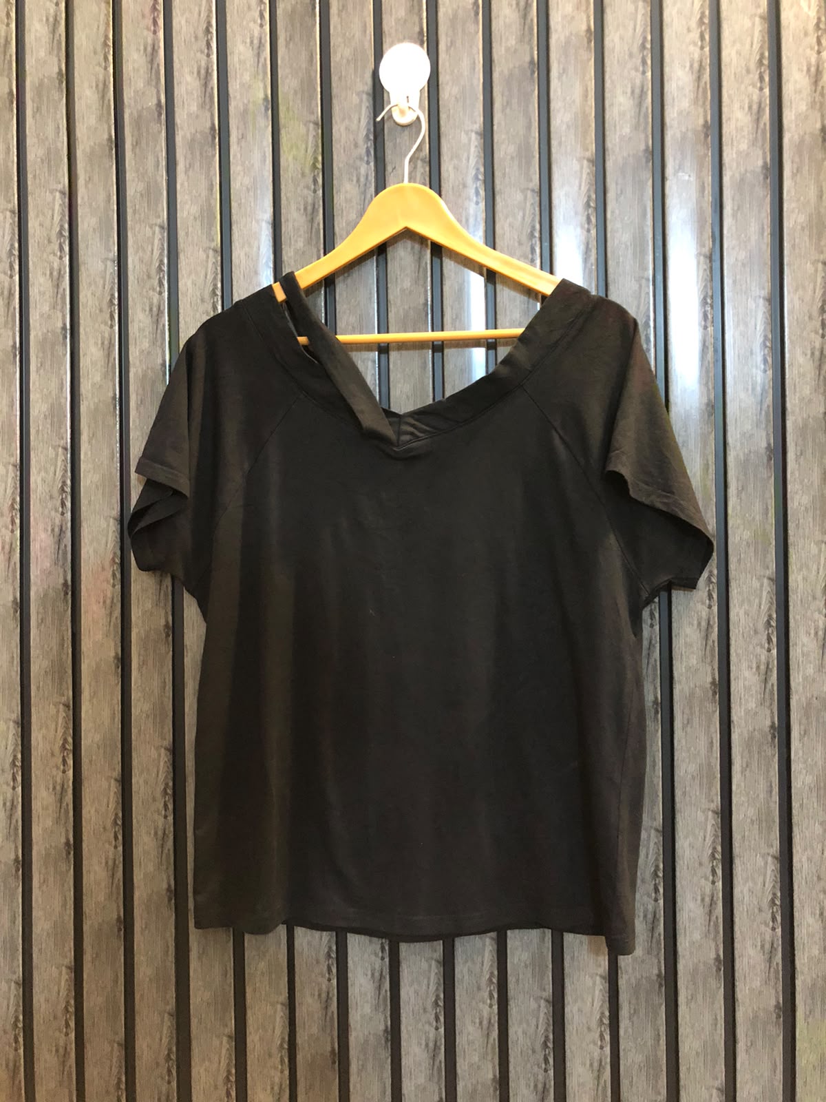 Chest 20  Lenght 20.5 The Comfort T-Shirt