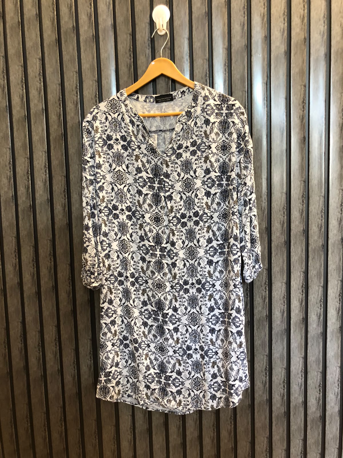 Chest 22  Lenght 34 To 35  Fabric Linen Women's Long Blouse Collection