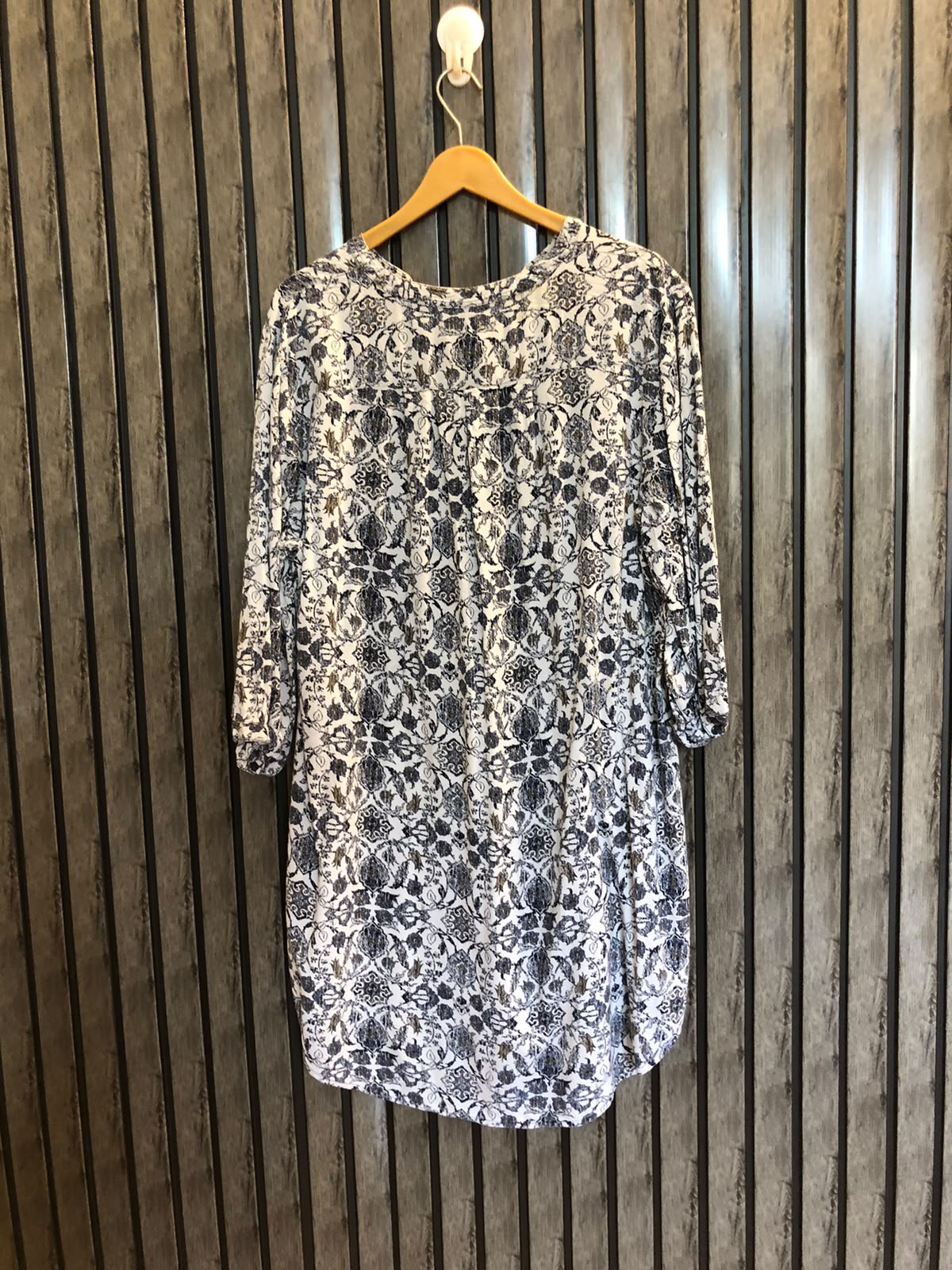Chest 22  Lenght 34 To 35  Fabric Linen Women's Long Blouse Collection