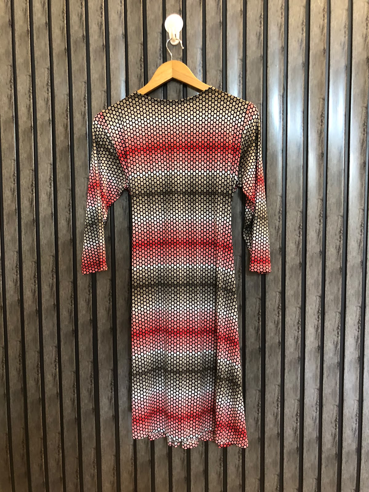 Chest 19  Lenght 36  Fabric Silk Jersey Branded Fashion for Women