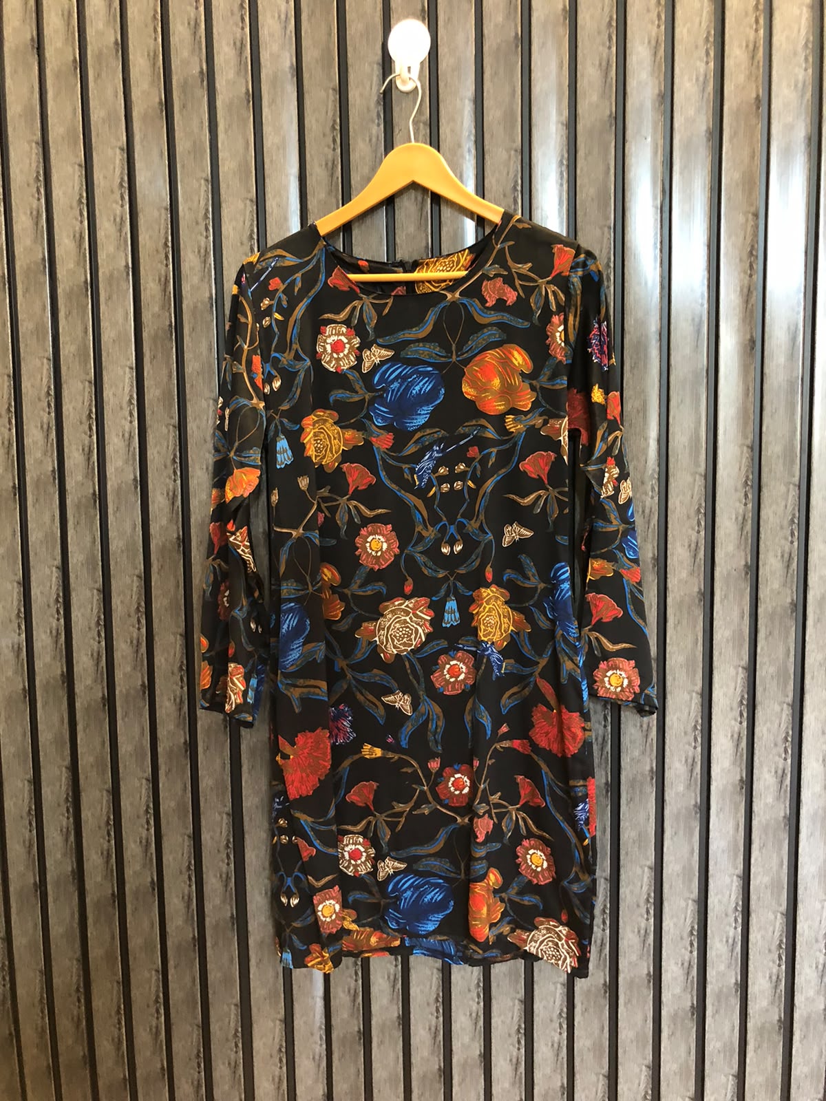 Chest 17  Lenght 32  Fabric Silk Western Style Long Tops