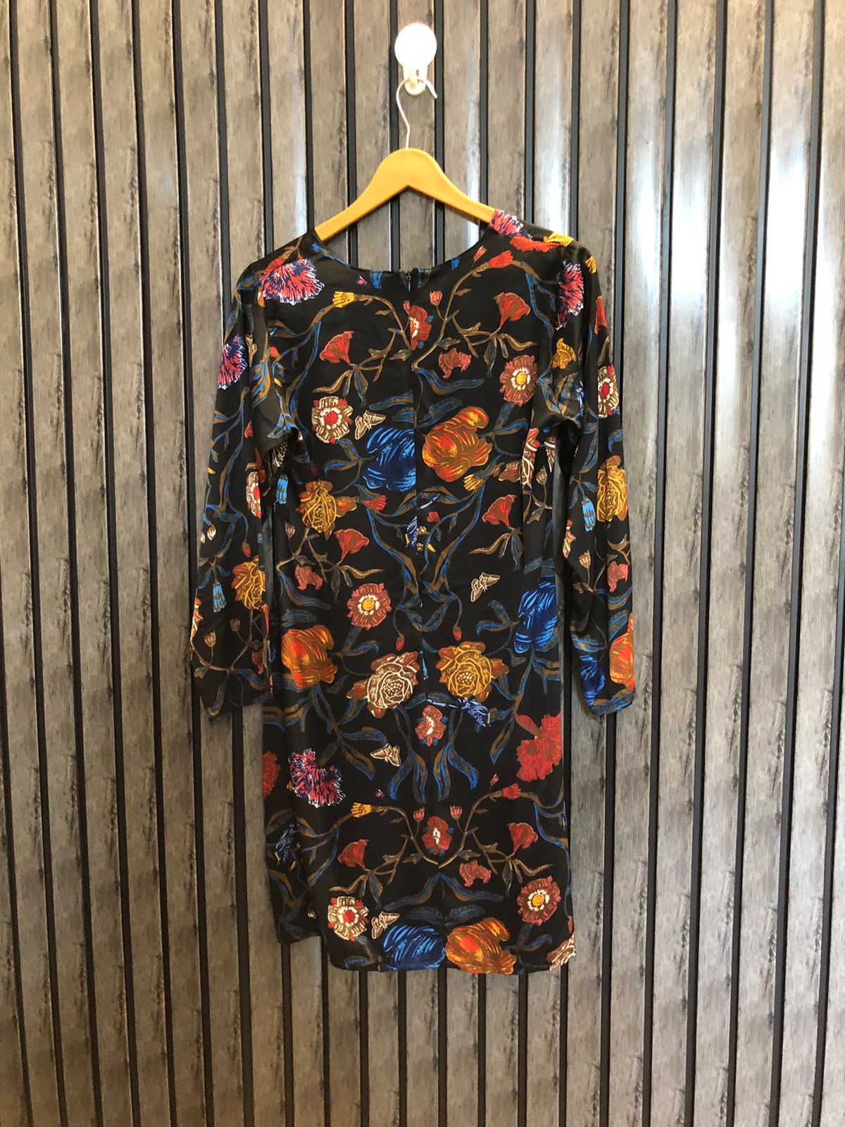Chest 17  Lenght 32  Fabric Silk Western Style Long Tops