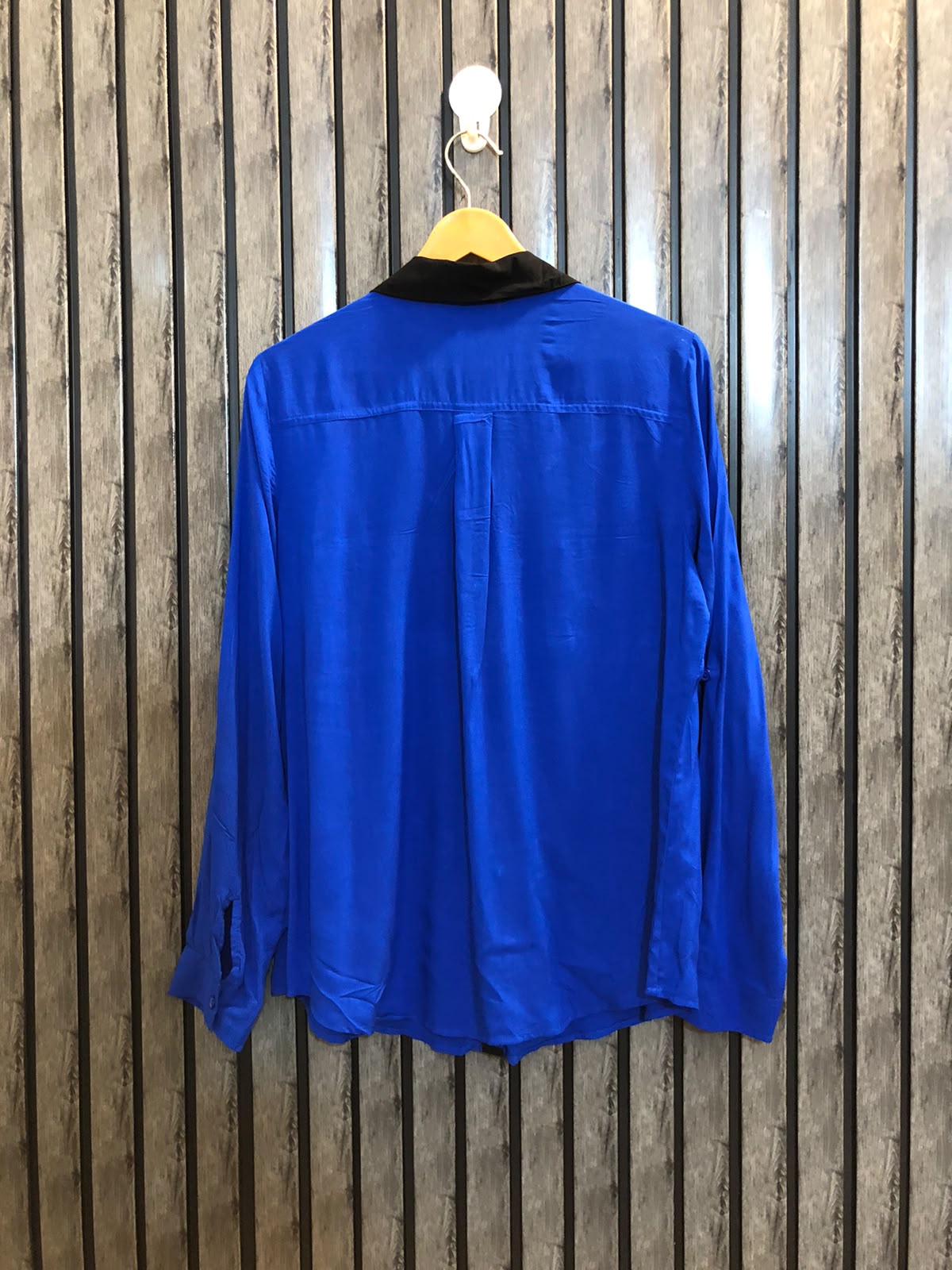 Chest 20  Length 25  Fabric linen Branded Women's Full Sleeve Top