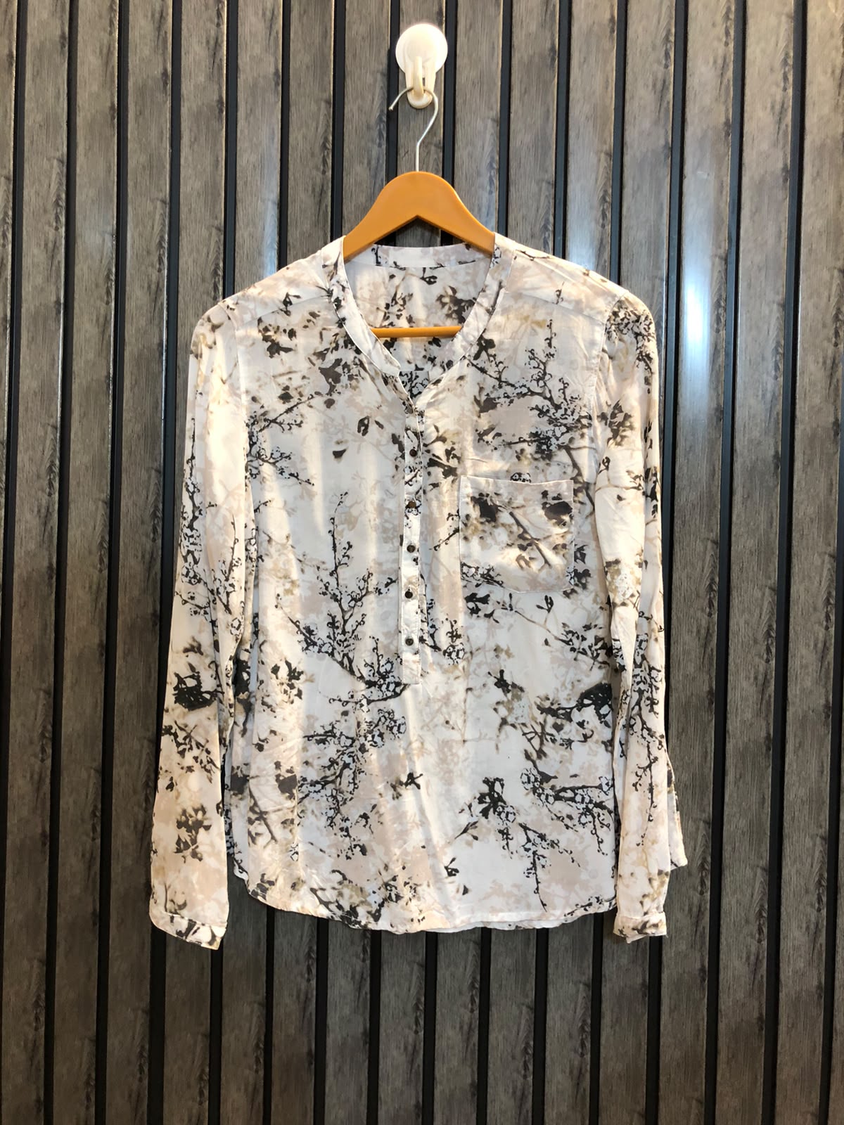 Chest 17  Length 23  Fabric linen Women's Classic Full Sleeve Top