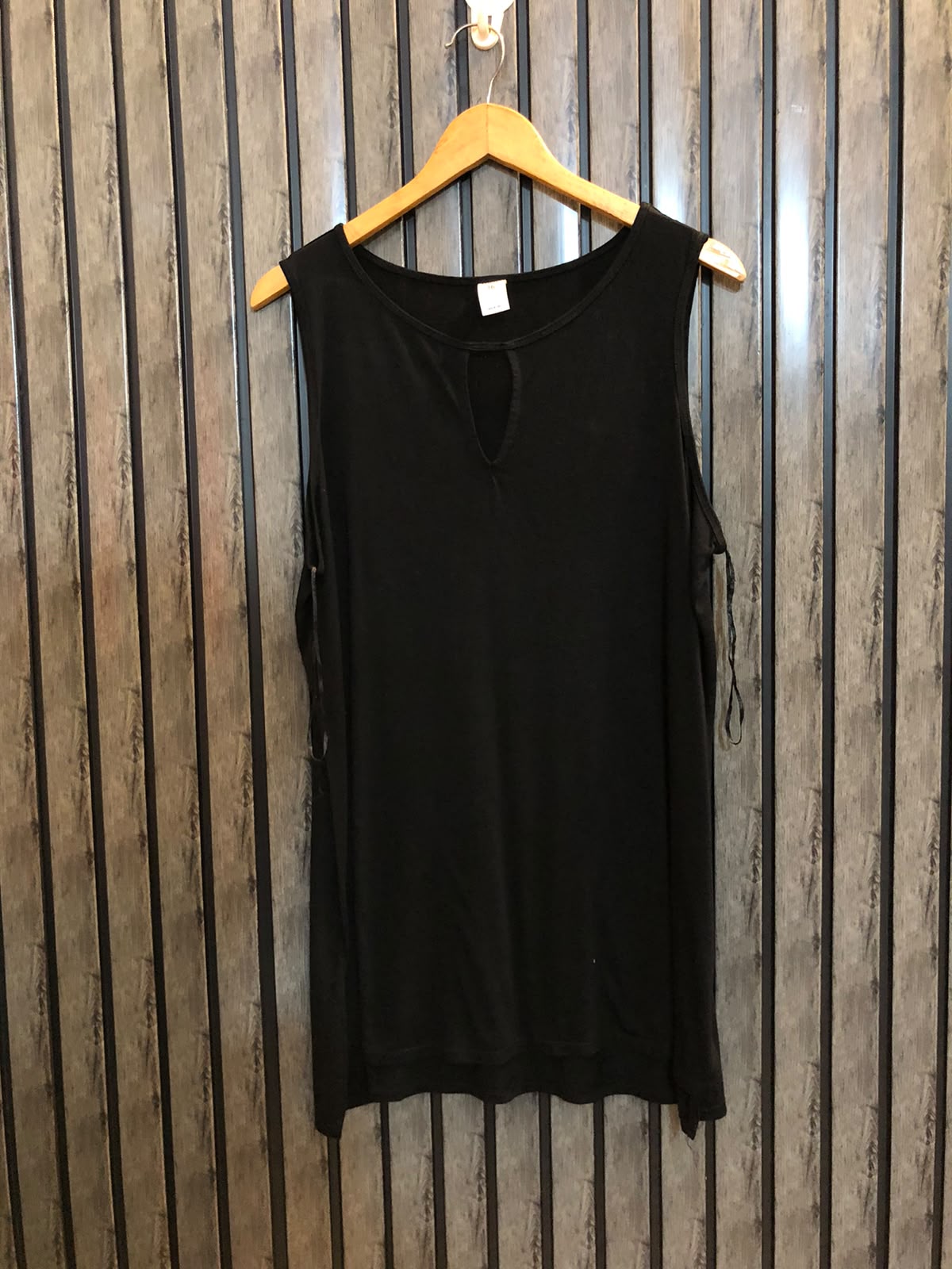 Chest 23  Length 29 Women's Signature Tee