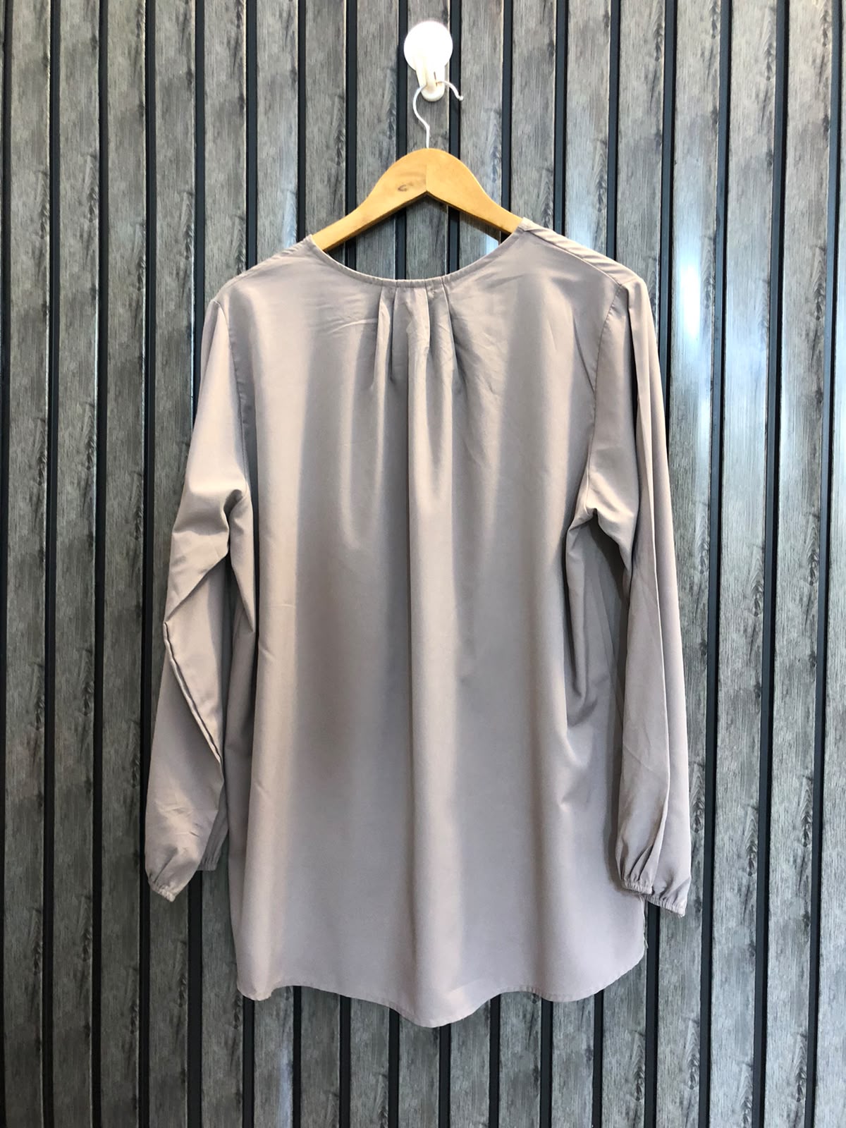 Chest 23  Lenght 27  Fabric silk Branded Women's Fashion Full Sleeve Tops