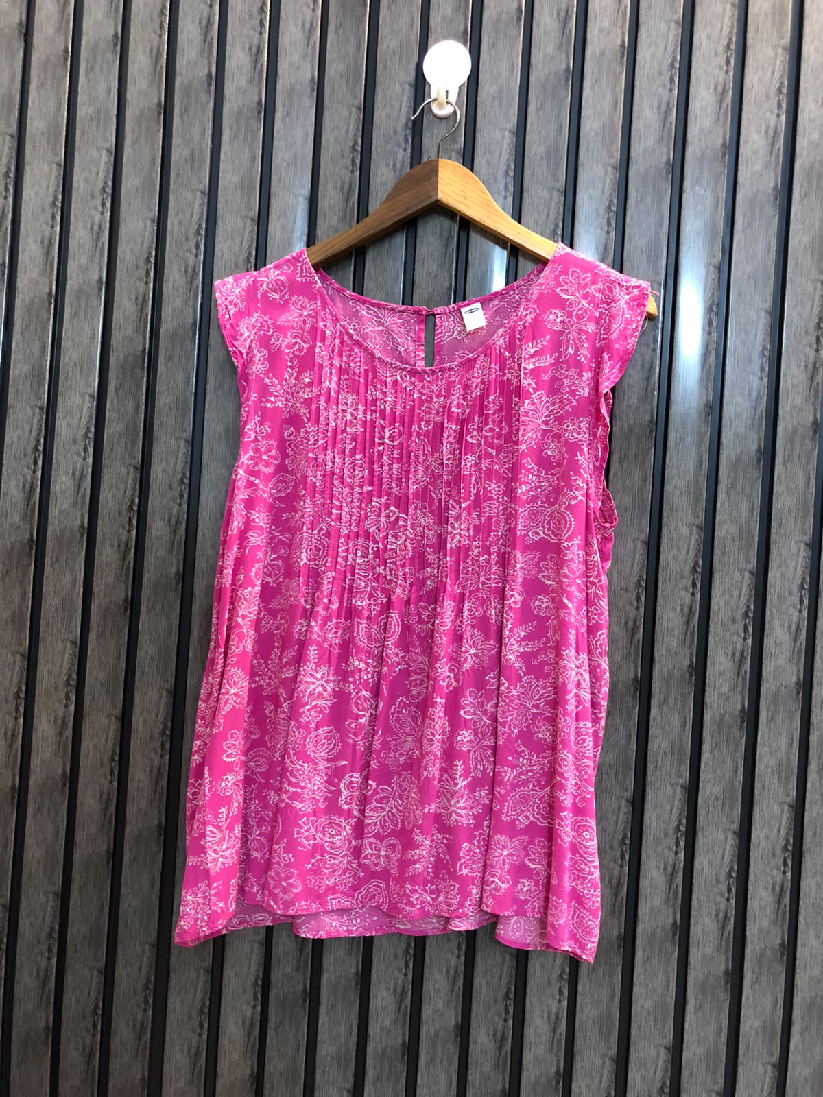 Chest 20  Length 25  Fabric Linen Western Branded Sleeveless Top