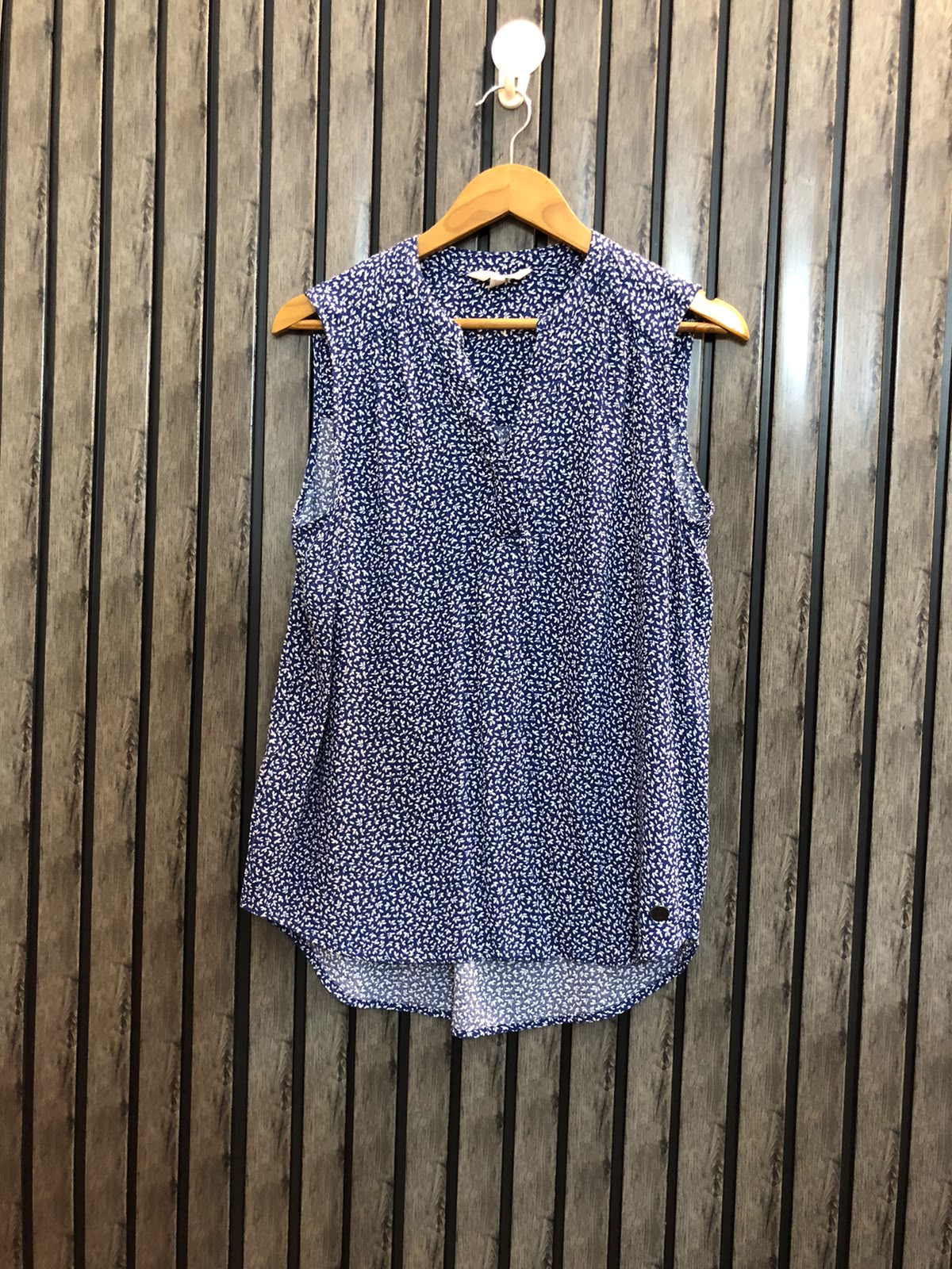 Chest 18 Lenght 25 to 27  Fabric chiffon   Western Style Women's Sleeveless Top