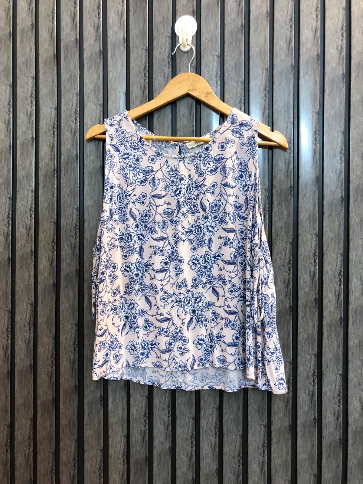 Chest 22  Lenght 20 to 21  Fabric rayon Women's Everyday Sleeveless Tops