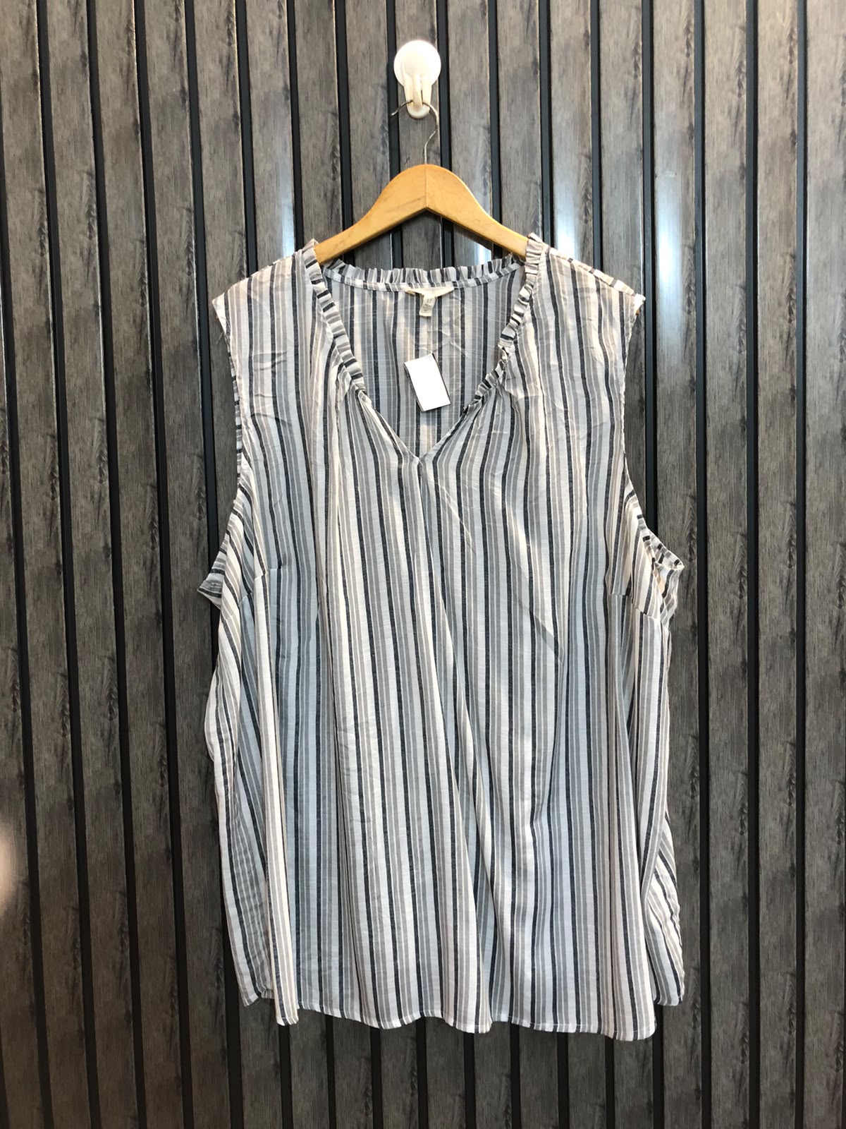 Chest 27  Lenght 30  Fabric cotton silk Women's Casual & Stylish Sleeveless Tops