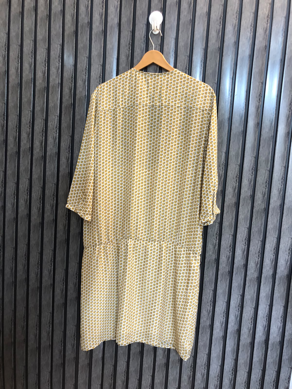 Chest 20  Lenght 39  Fabric Silk Classic Long Tops
